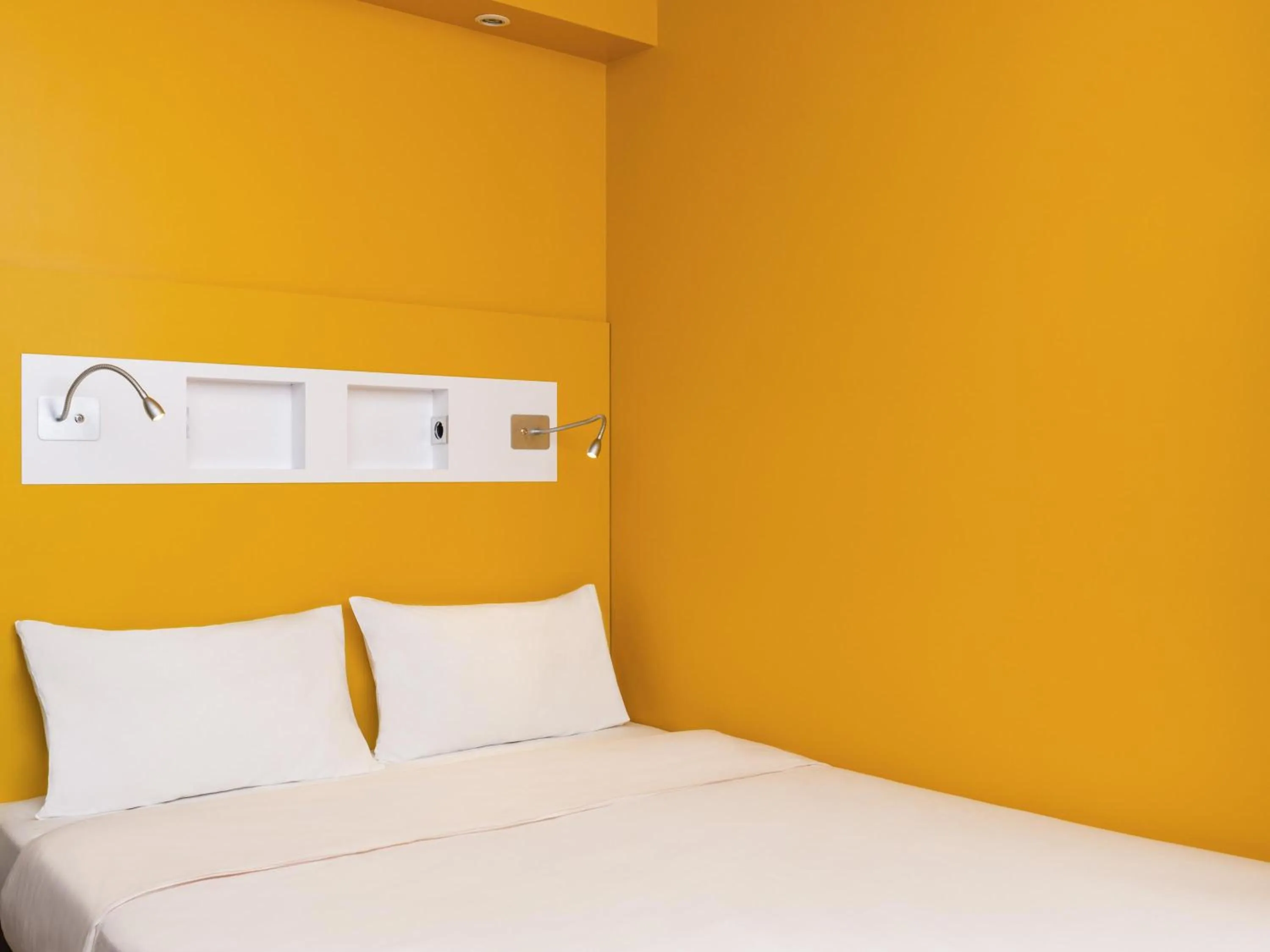 Bedroom, Bed in ibis budget Paris Clichy Mairie