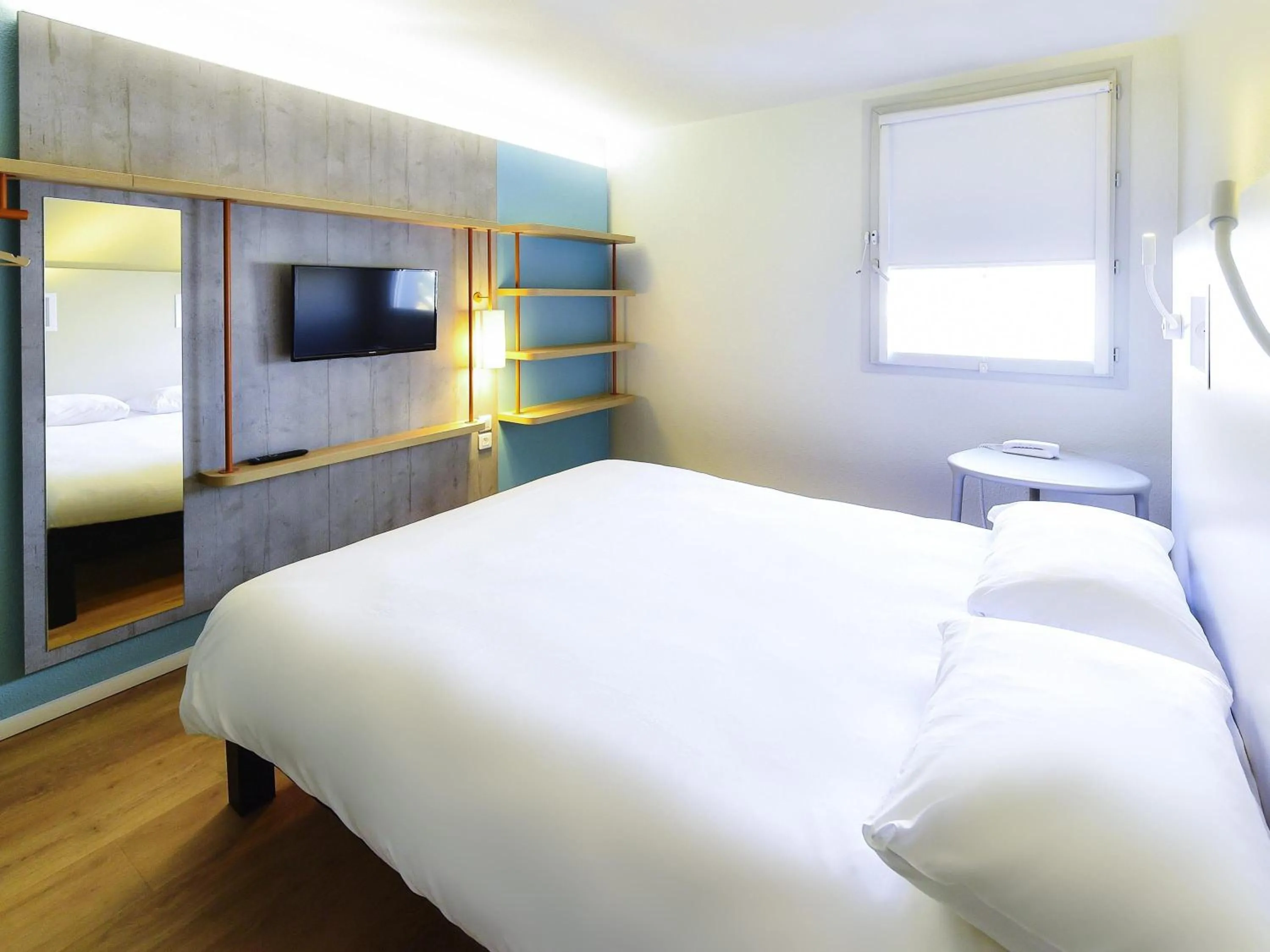 Bedroom, Bed in Ibis budget Dijon Centre Clemenceau
