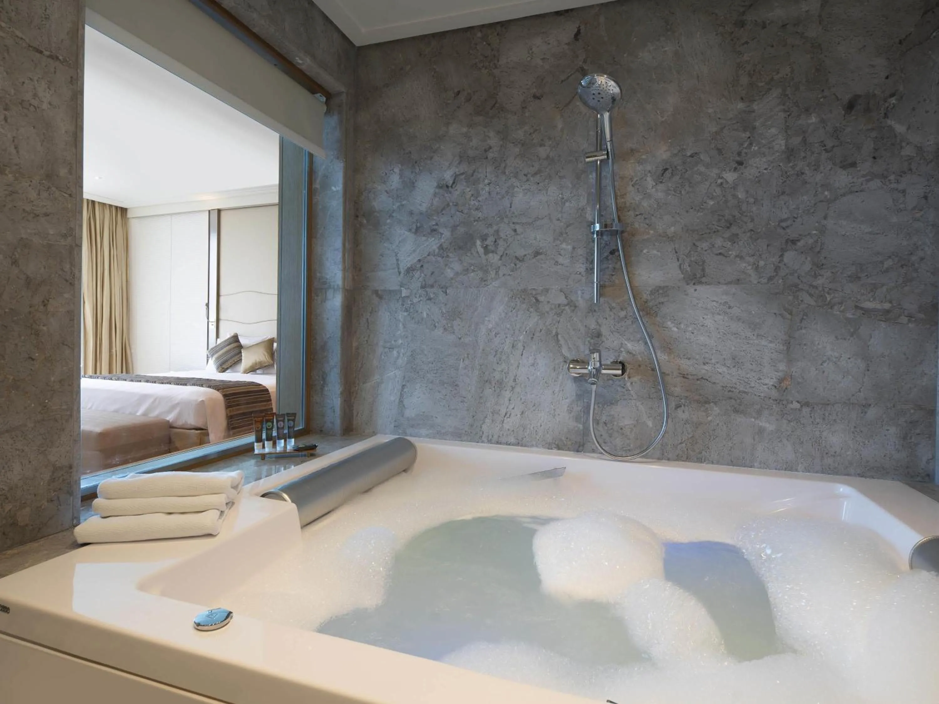 Bedroom, Bed in Novotel Jazan