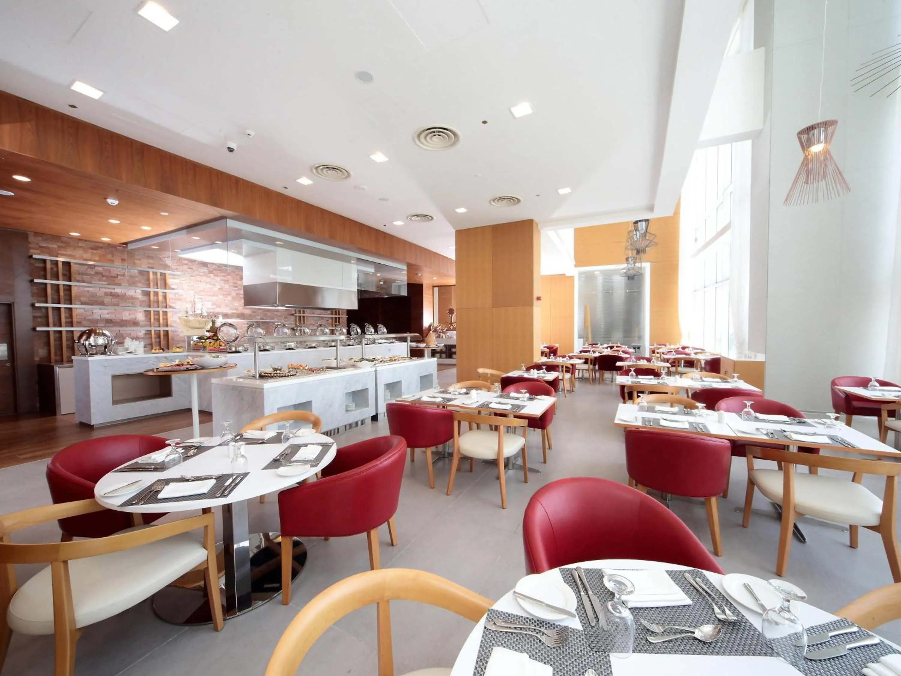 Restaurant/places to eat in Novotel Jazan