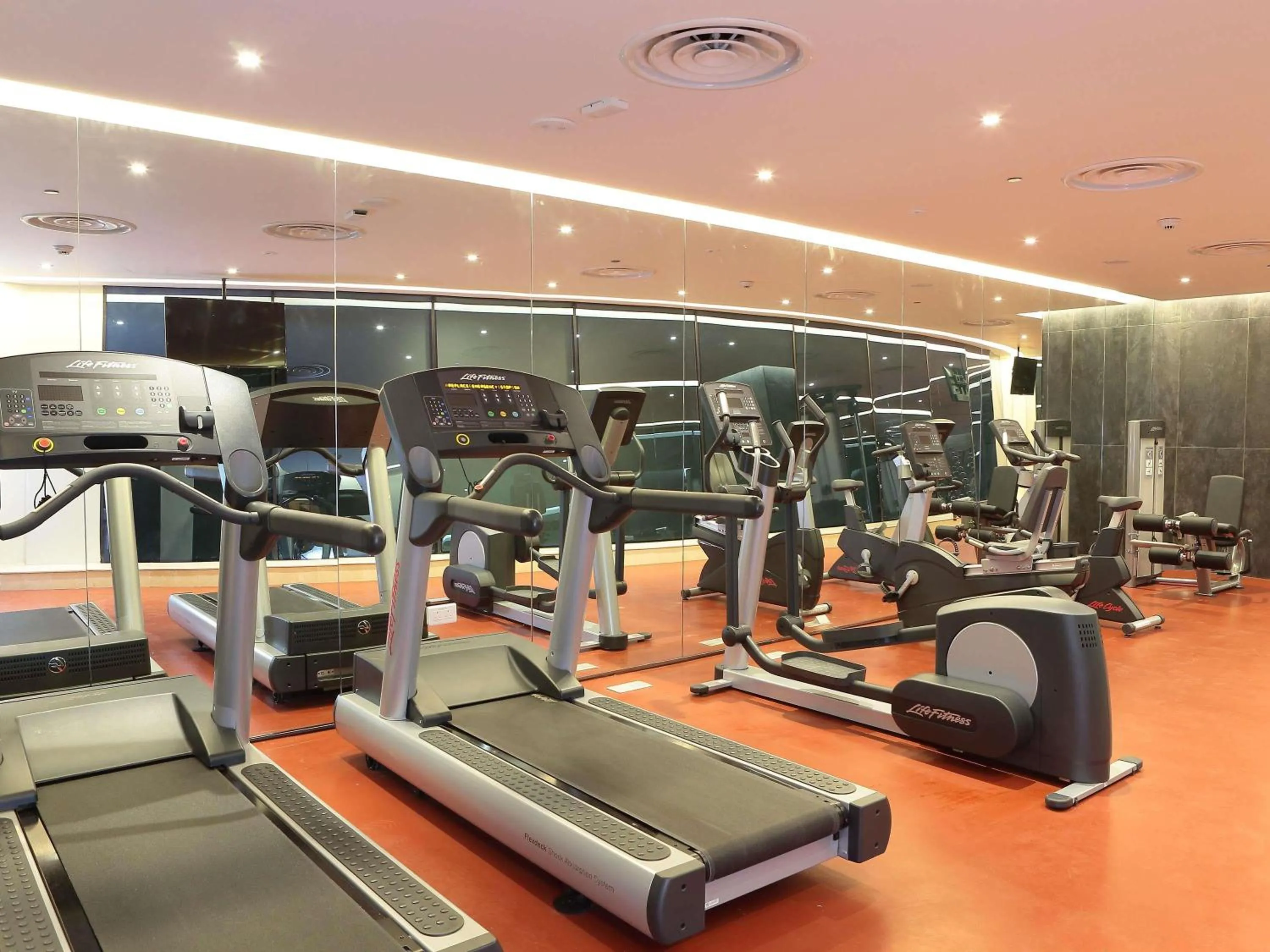 Fitness centre/facilities in Novotel Jazan