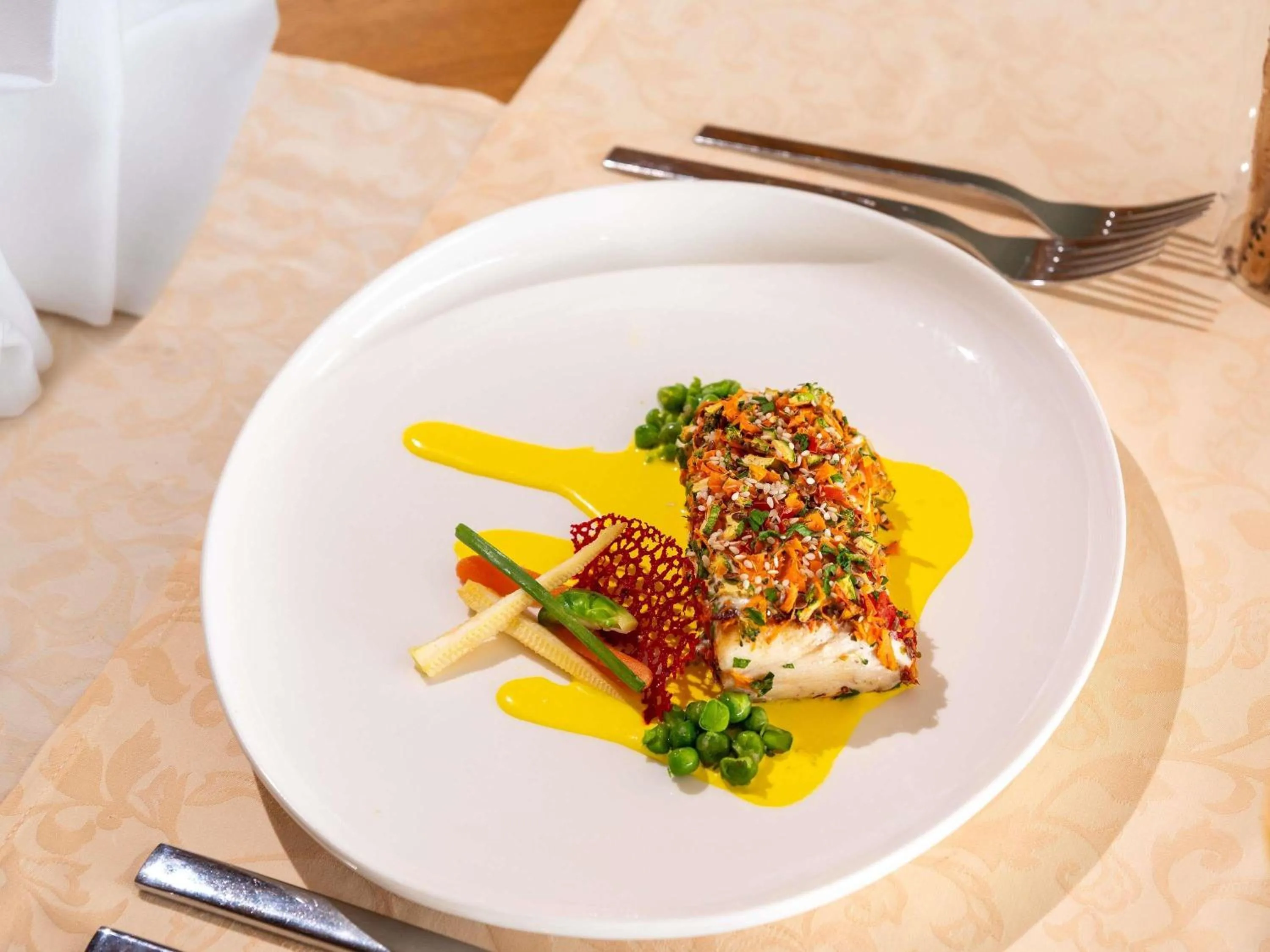 Restaurant/places to eat in Novotel Jazan