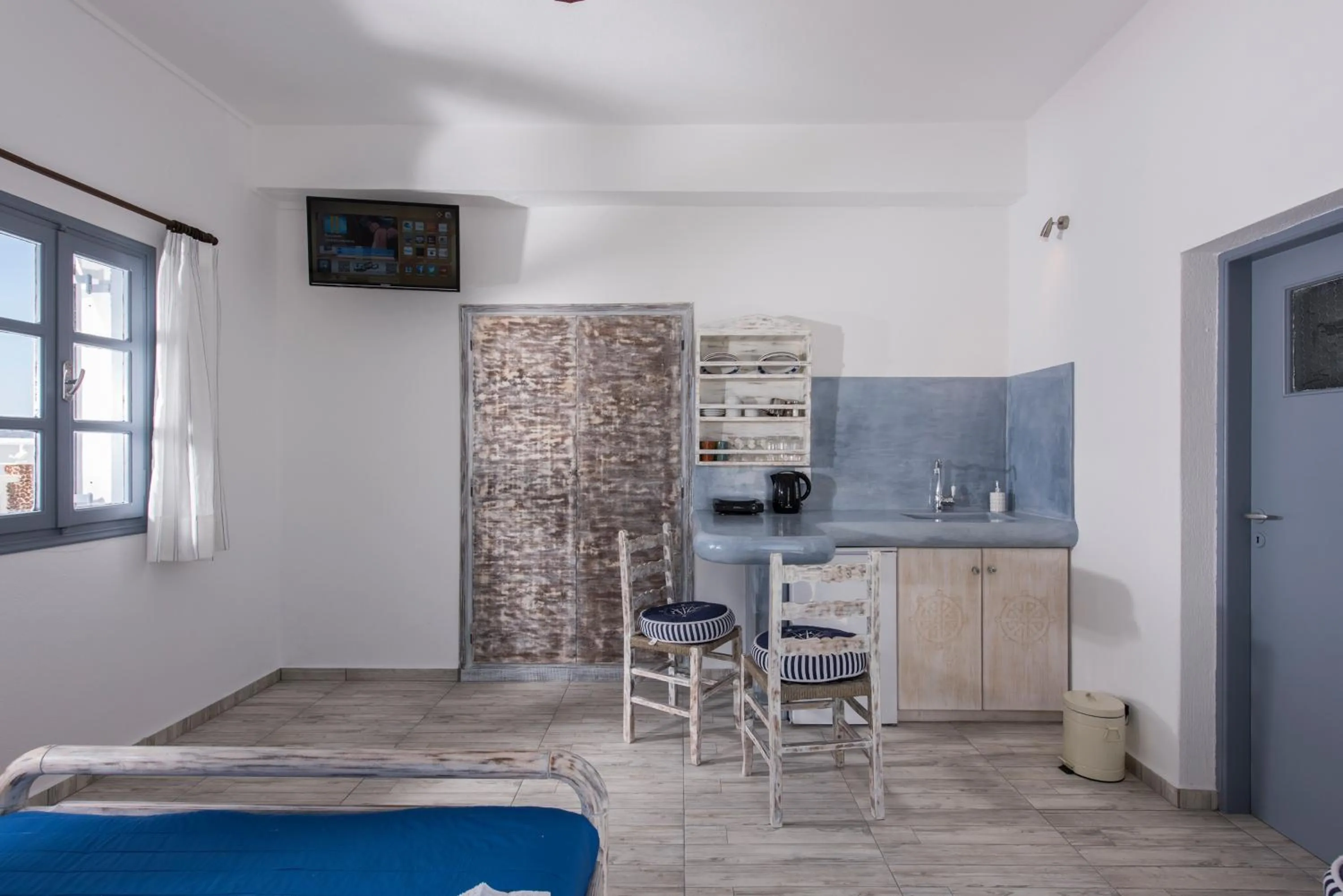 Coffee/tea facilities in Maryloujohn Villas Oia