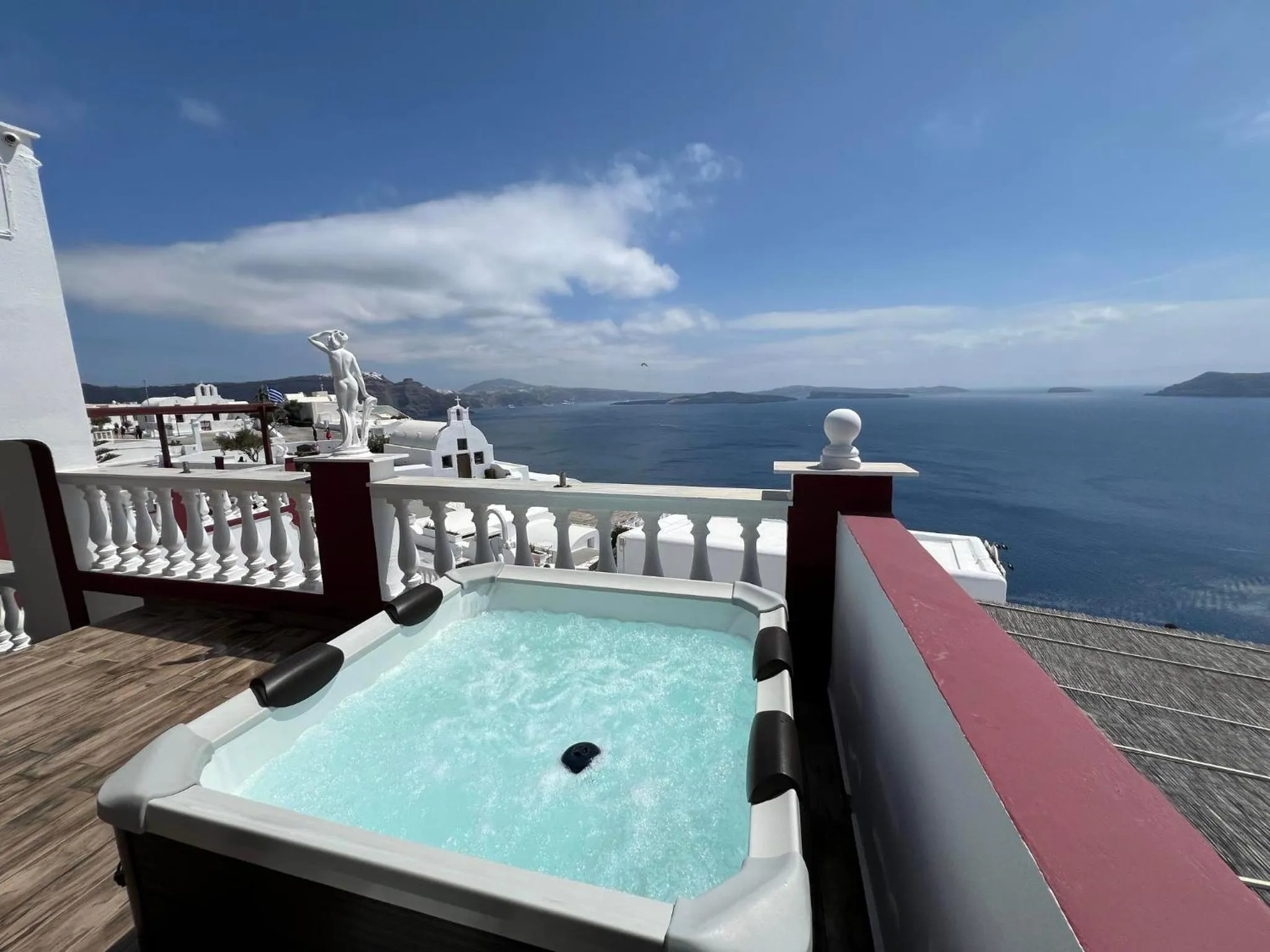 Hot Tub in Maryloujohn Villas Oia