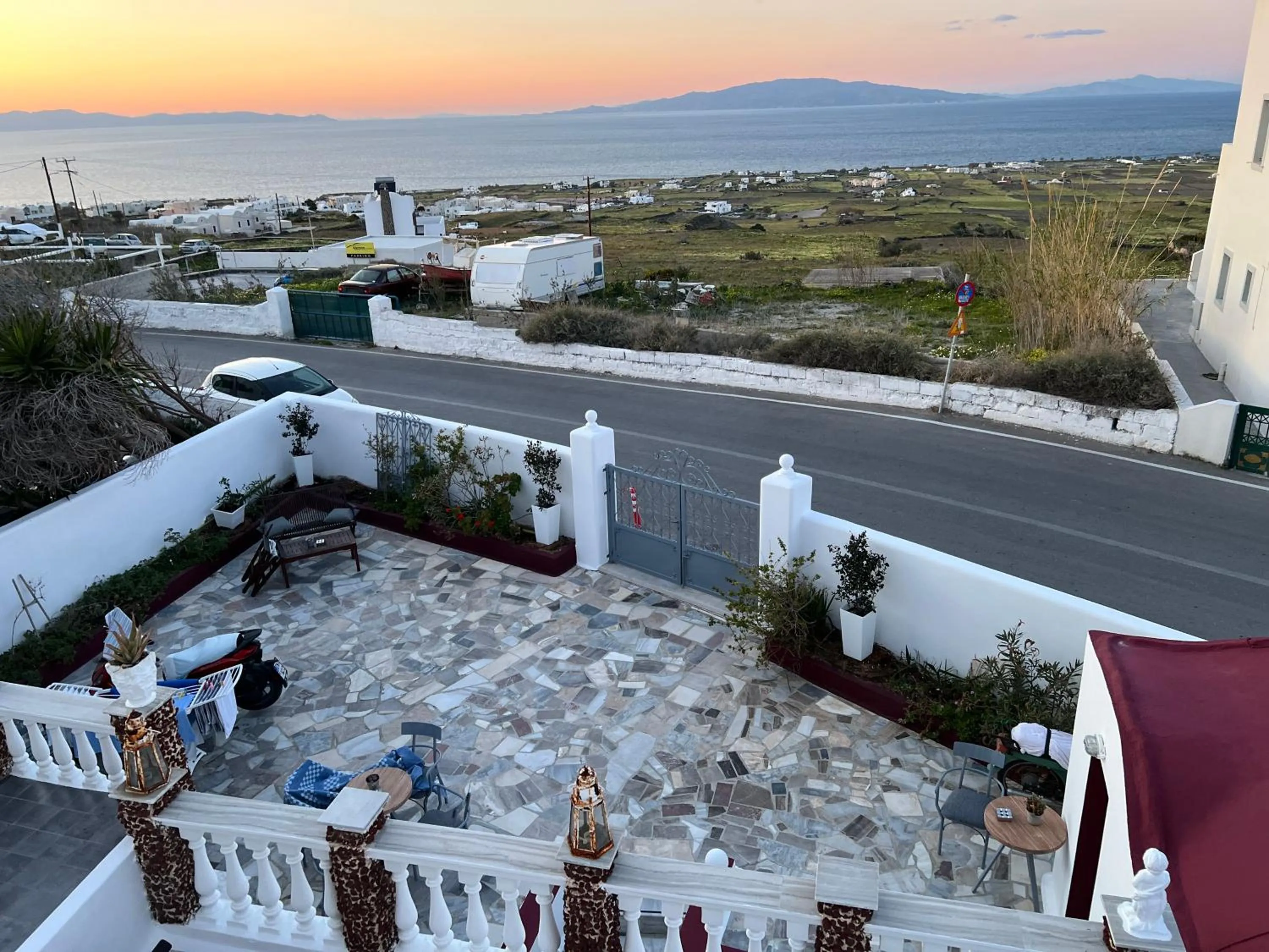 Property building in Maryloujohn Villas Oia