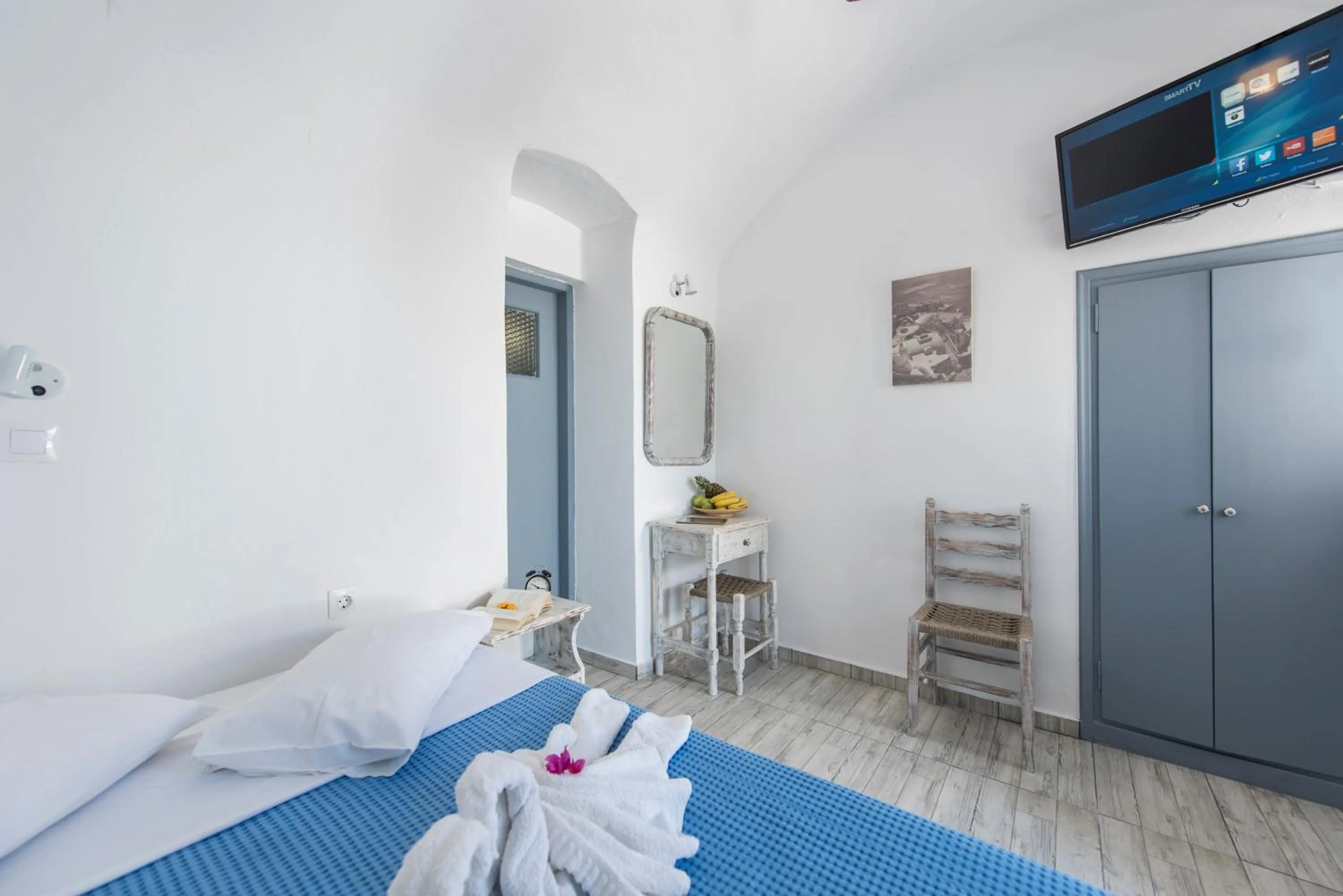 Bedroom, Bed in Maryloujohn Villas Oia