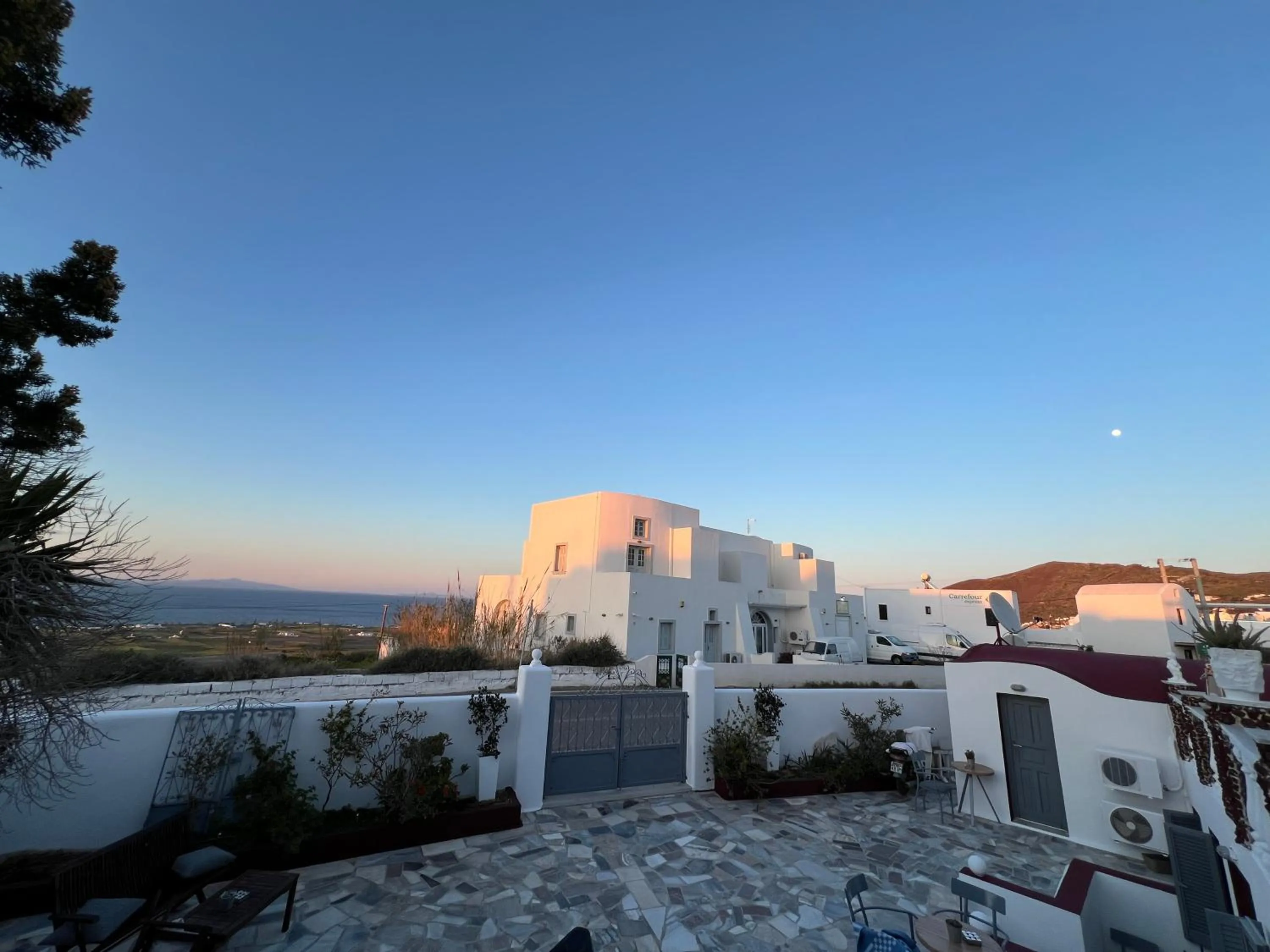 Property building in Maryloujohn Villas Oia