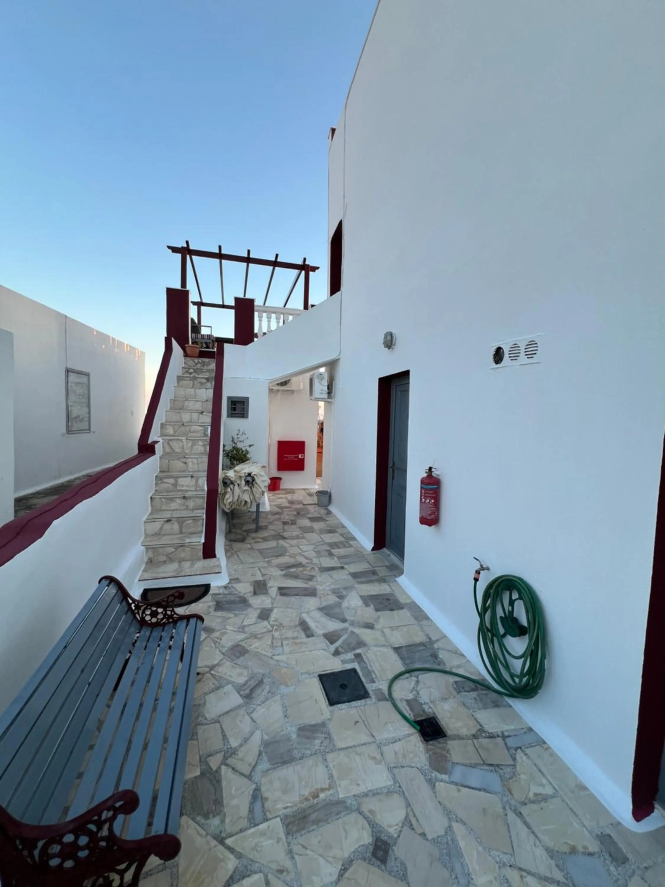 Property building in Maryloujohn Villas Oia