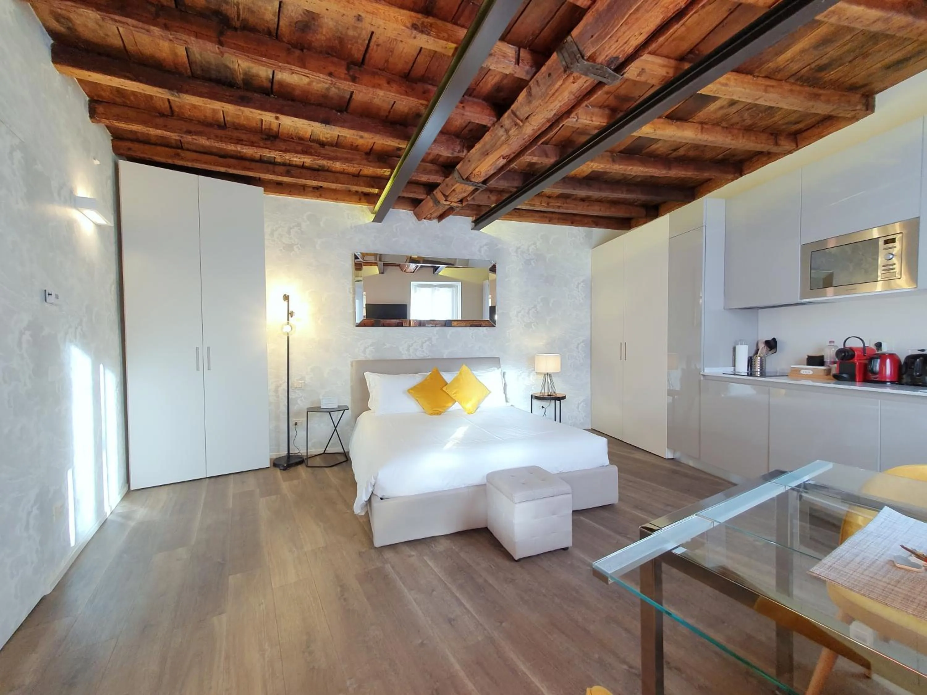 Photo of the whole room, Bed in Heart Milan Apartments Duomo Colonne