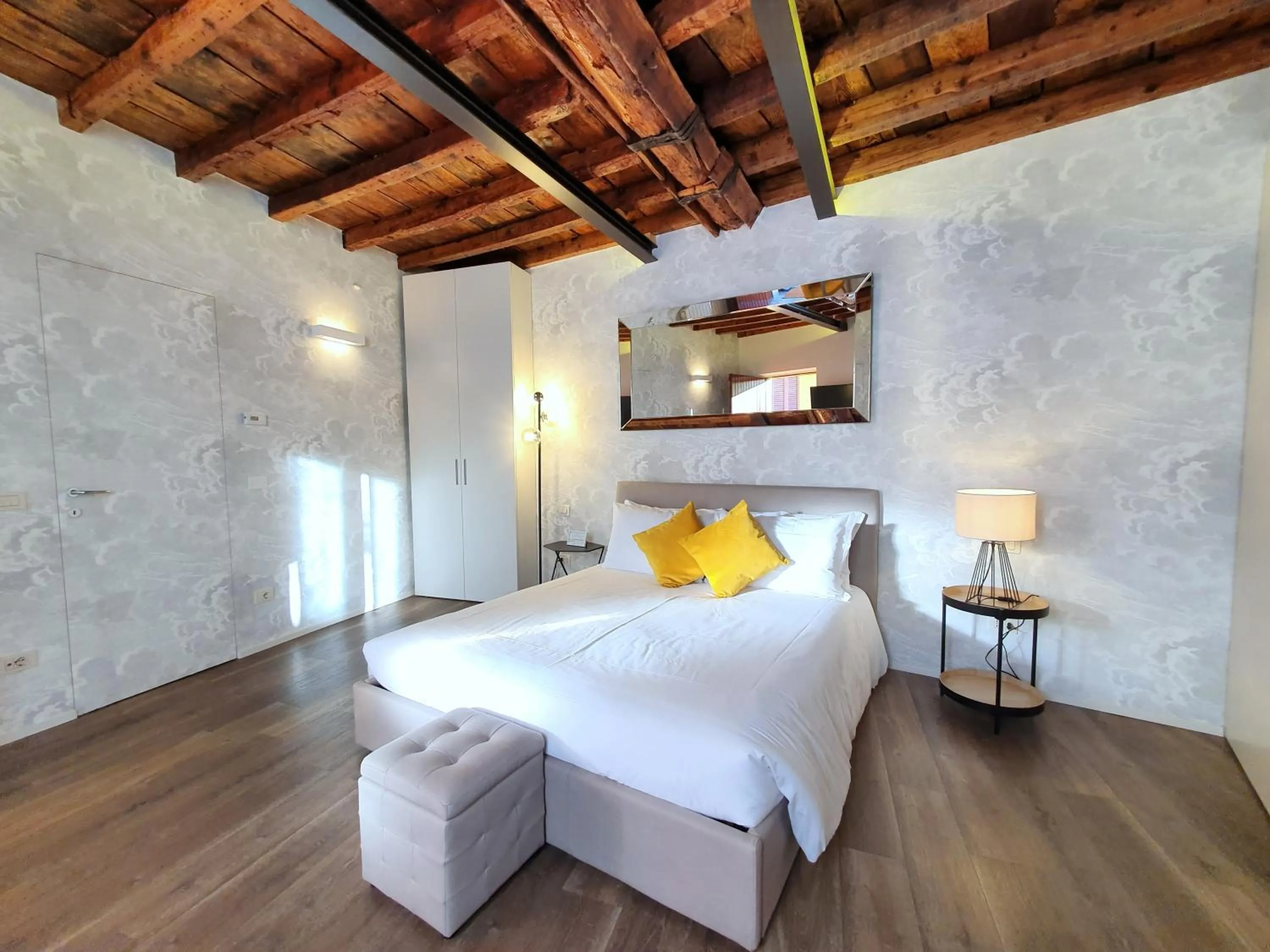 Photo of the whole room, Bed in Heart Milan Apartments Duomo Colonne