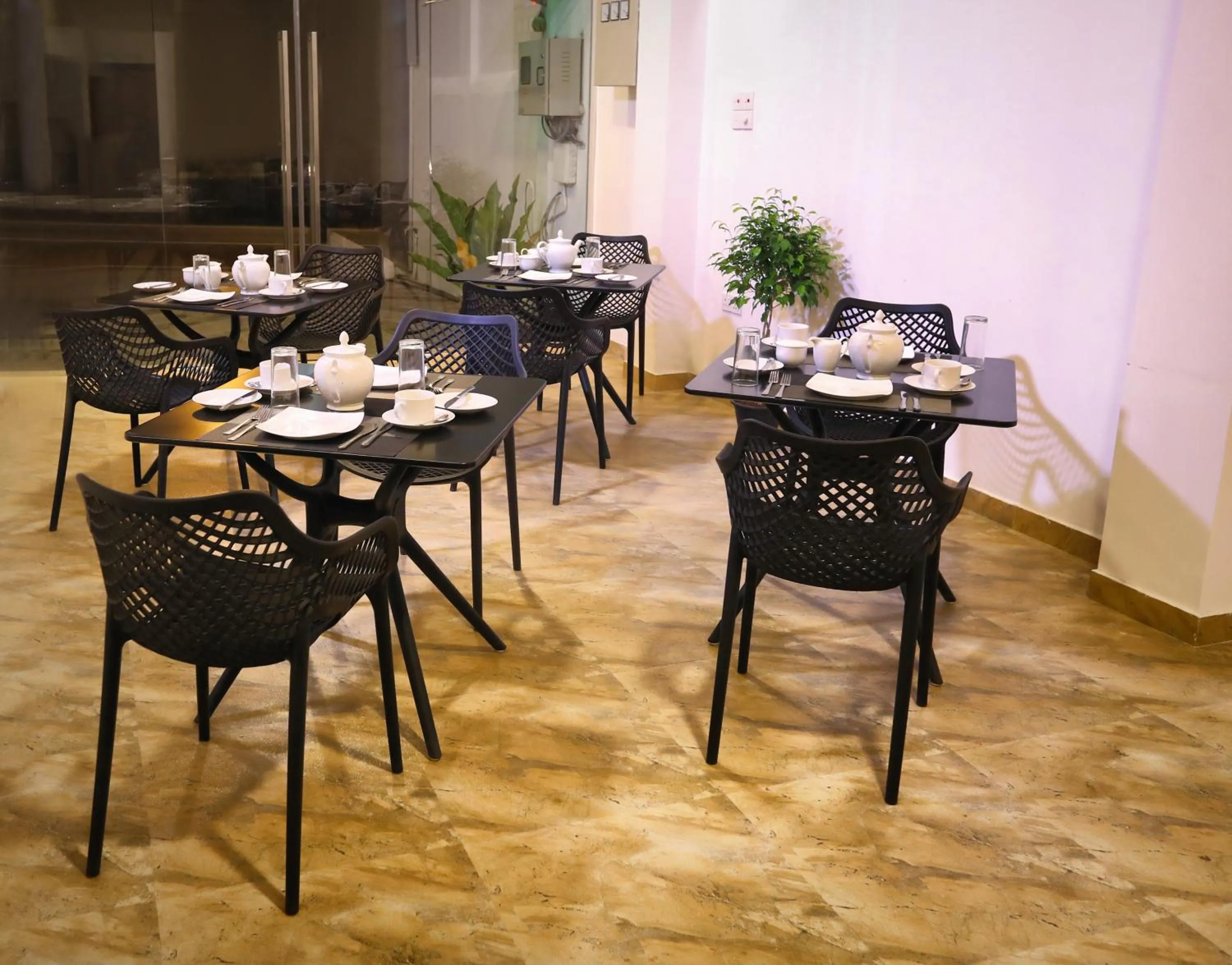 Restaurant/places to eat in Vendol Maliga Edge