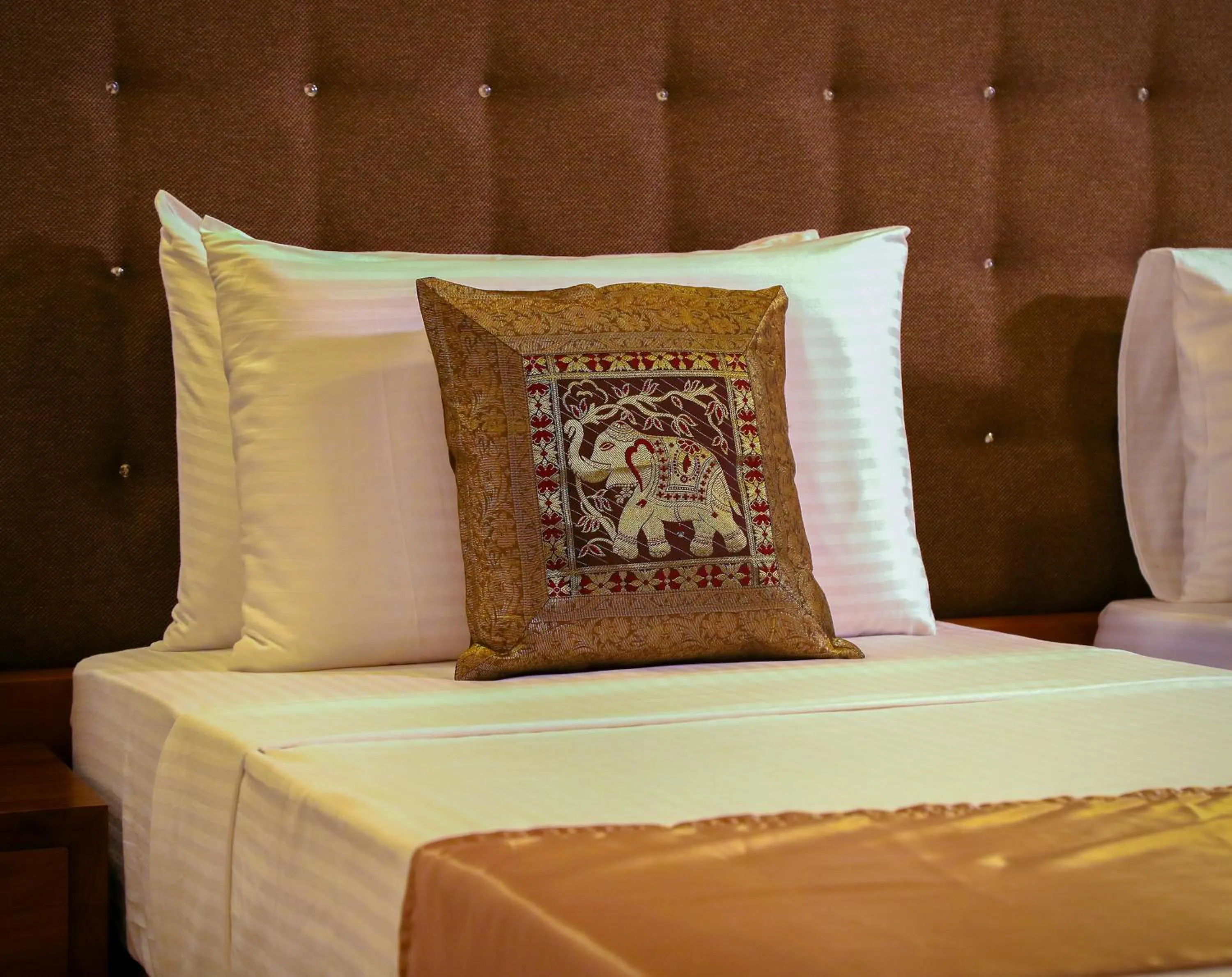 Decorative detail, Bed in Vendol Maliga Edge