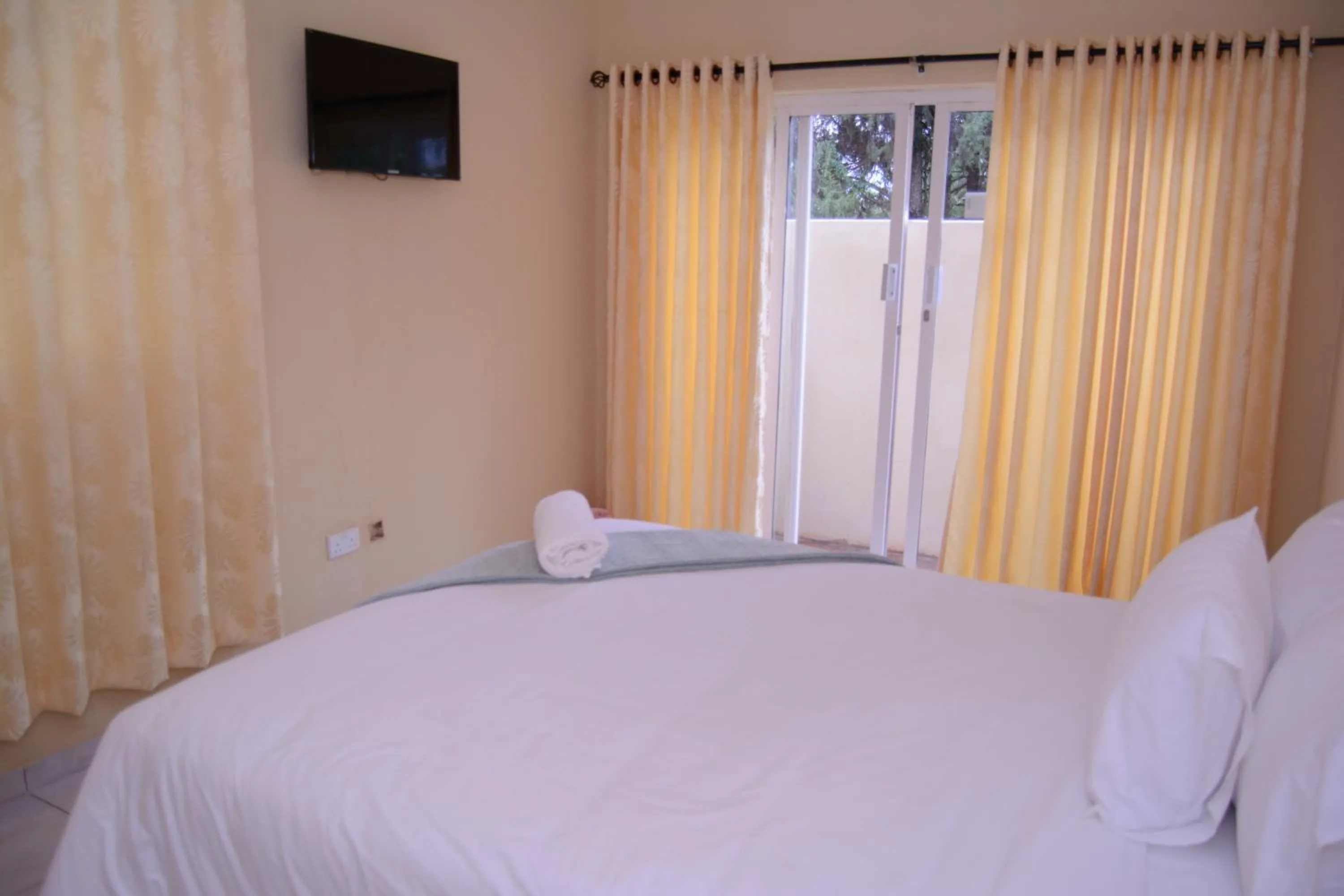 Bed in Royal Guest House