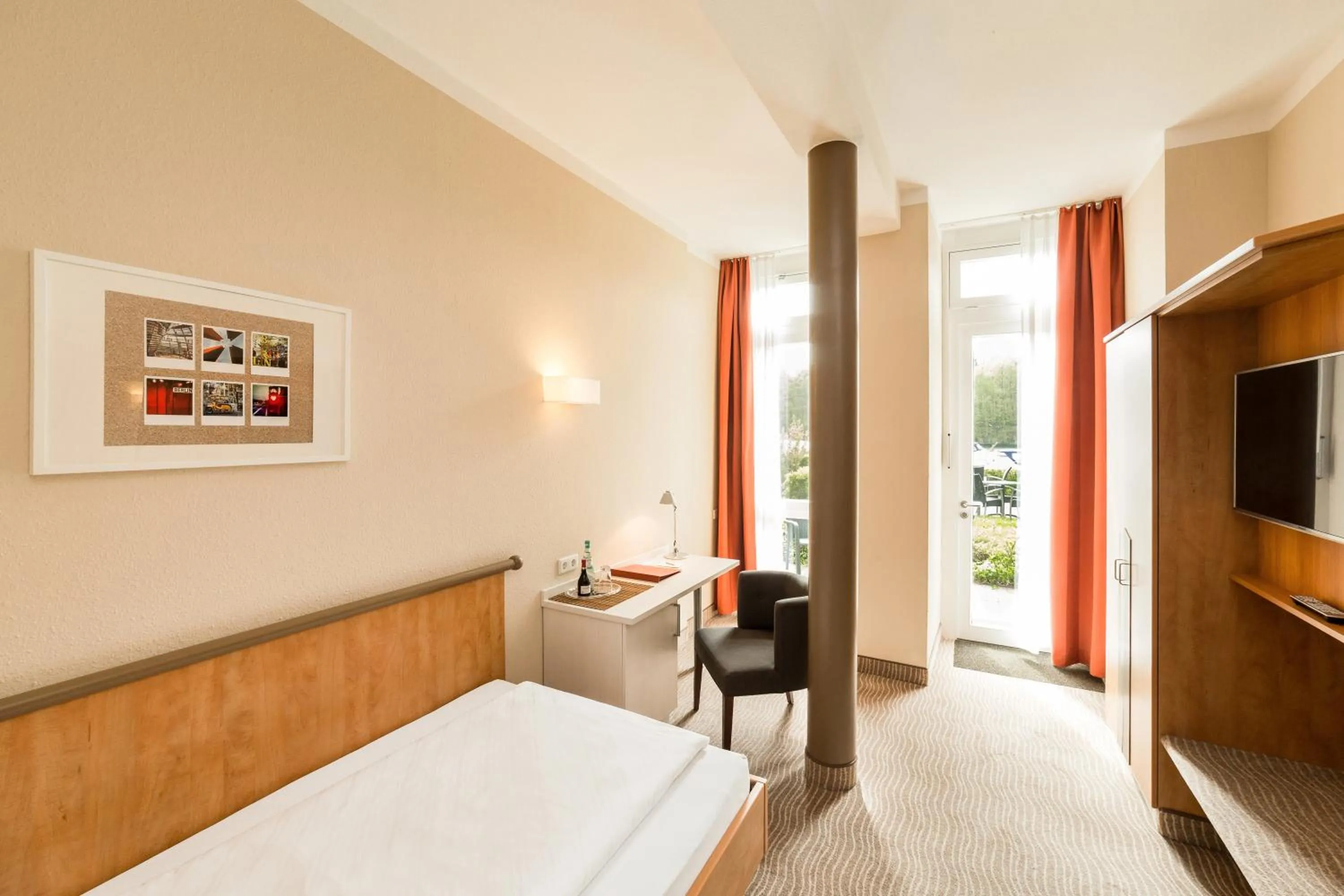 Photo of the whole room, Bed in Hotel Spree-idyll