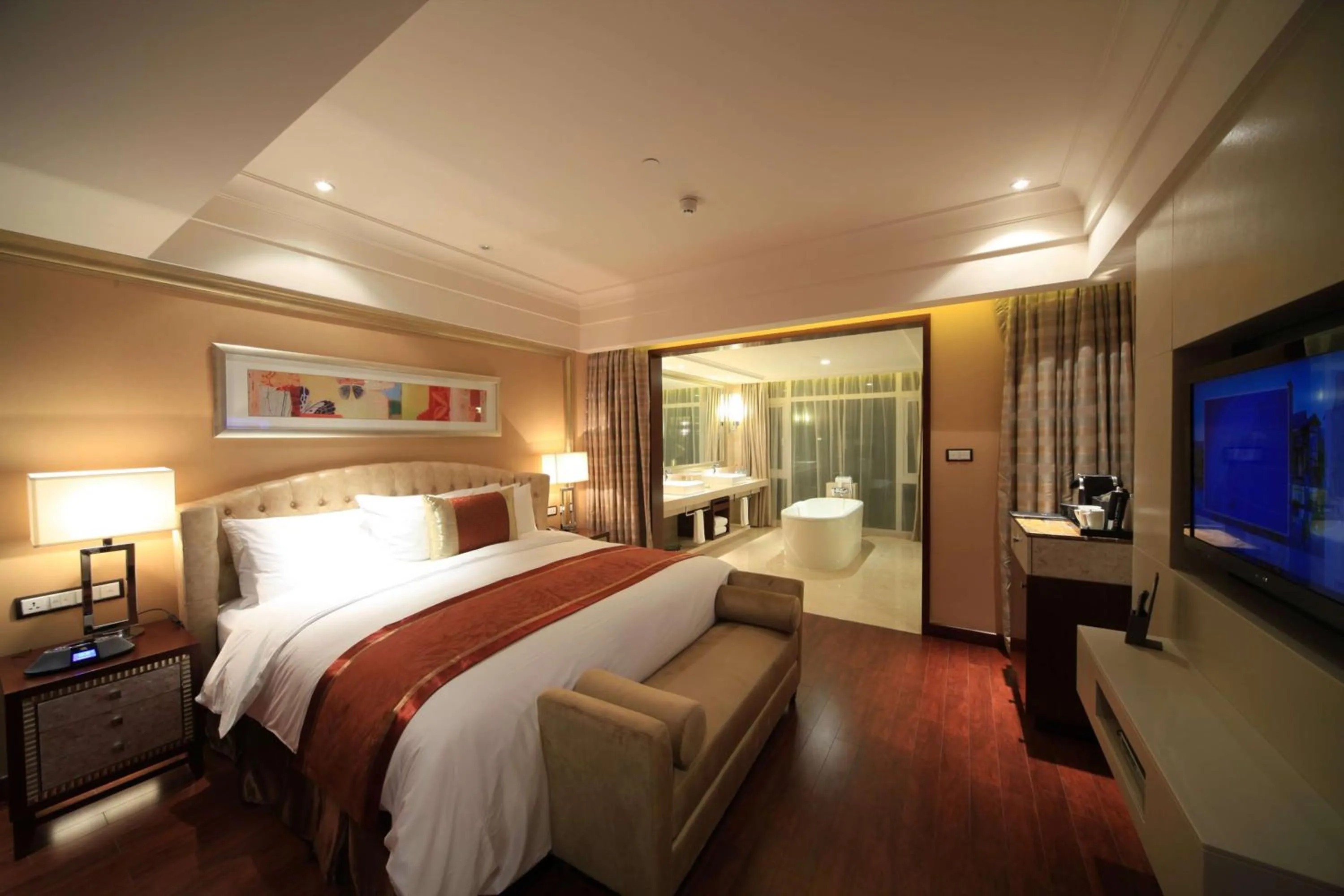 Bathroom, Bed in Hilton Hangzhou Qiandao Lake Resort