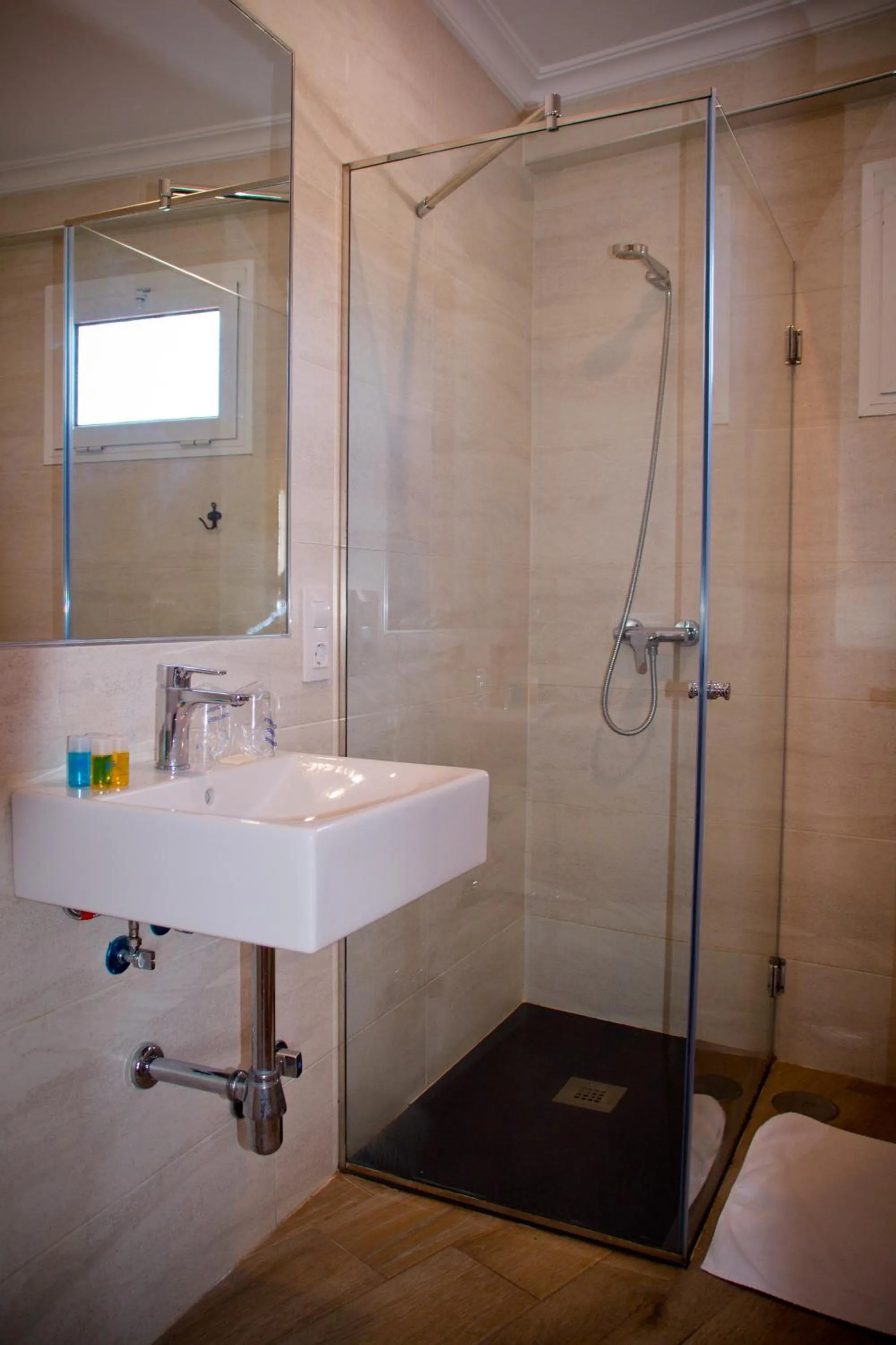 Bathroom in Hostal La Muralla