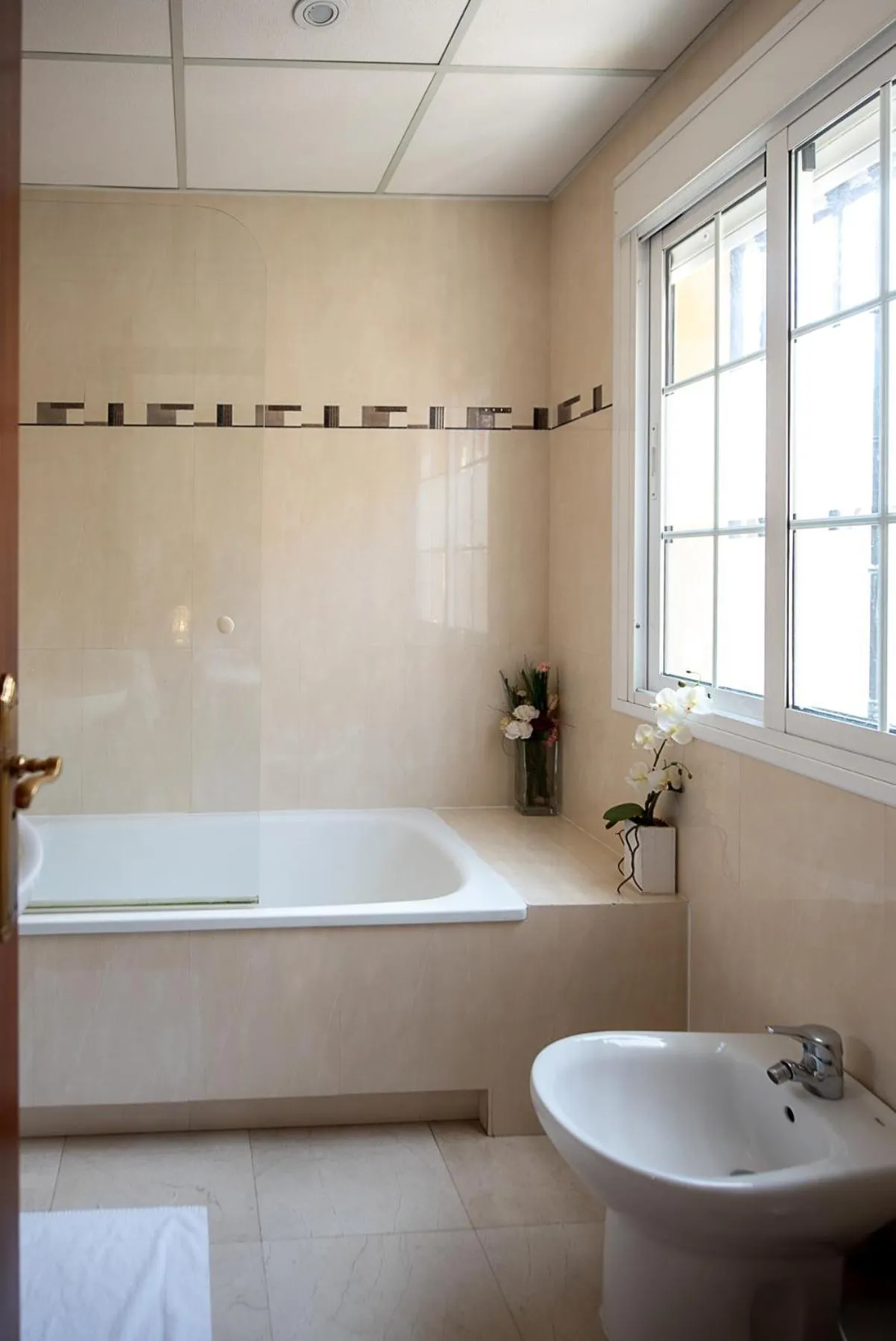 Bathroom in Hostal La Muralla