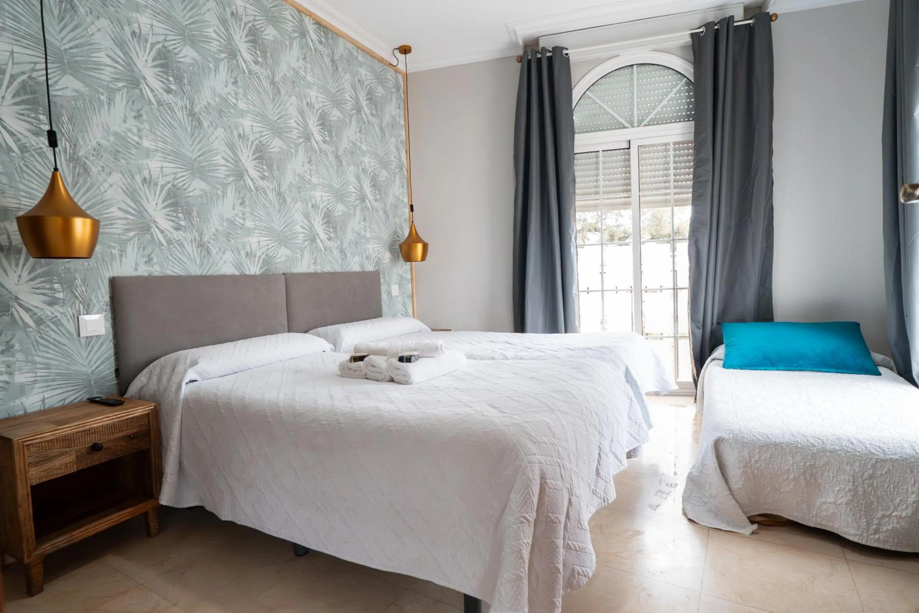 Property building, Bed in Hostal La Muralla