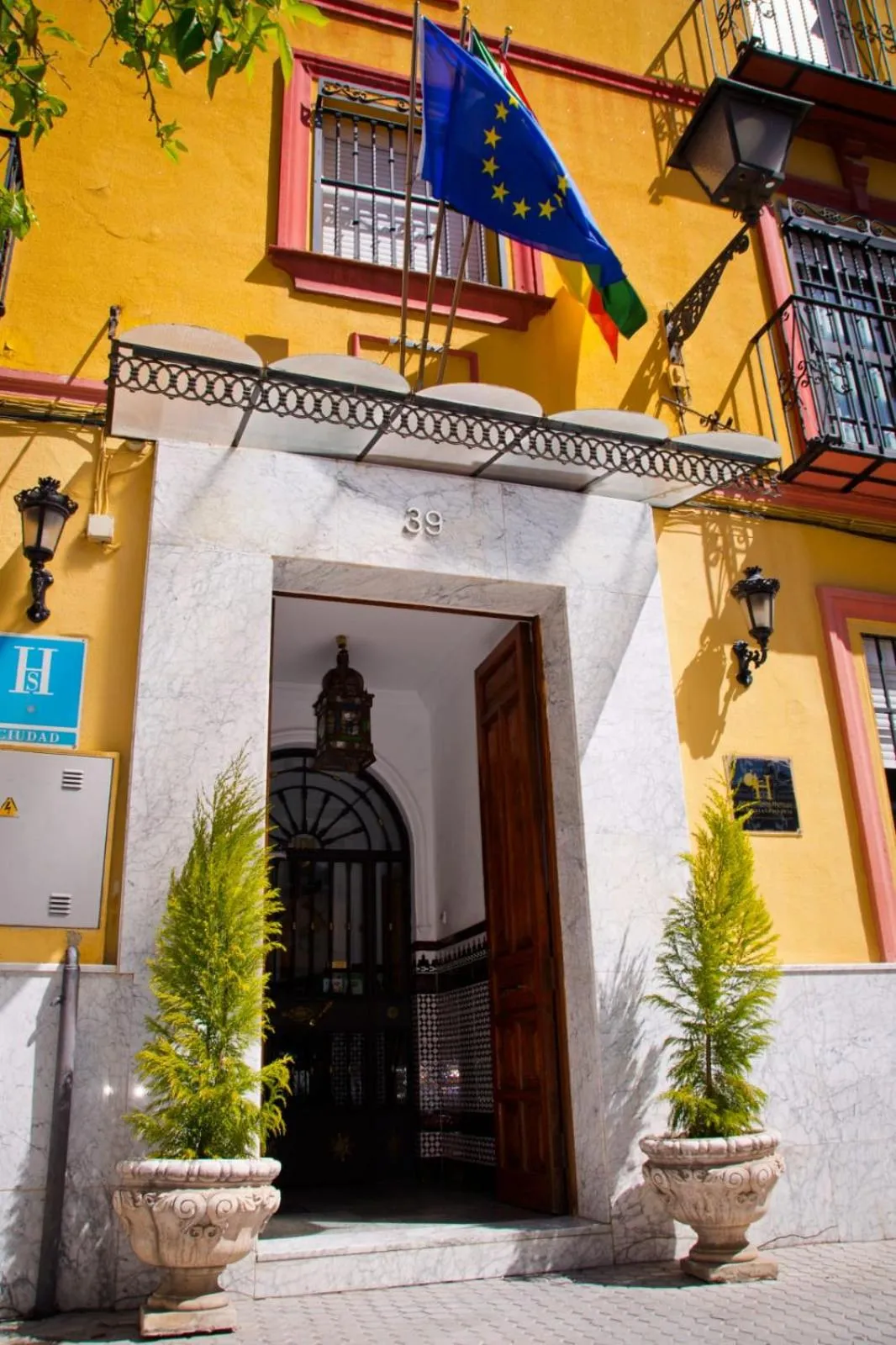 Facade/entrance in Hostal La Muralla