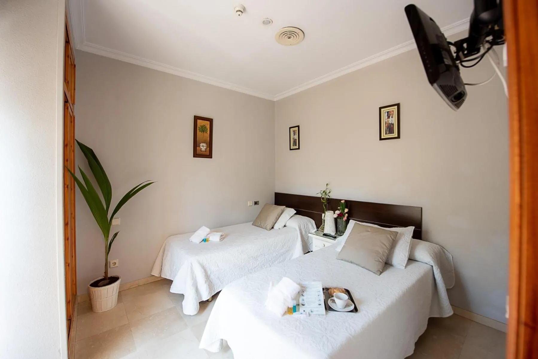 Bed in Hostal La Muralla