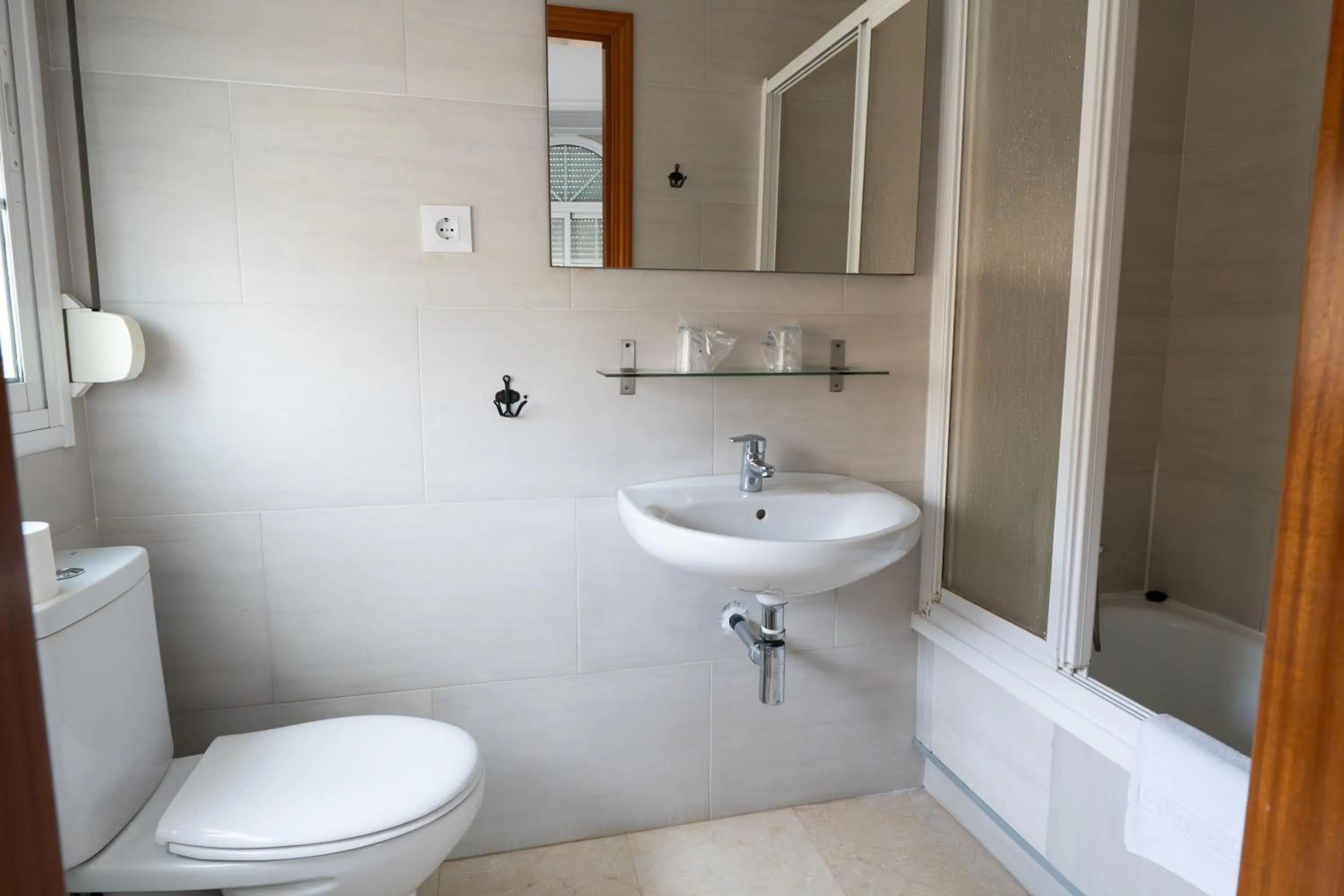 Bathroom in Hostal La Muralla