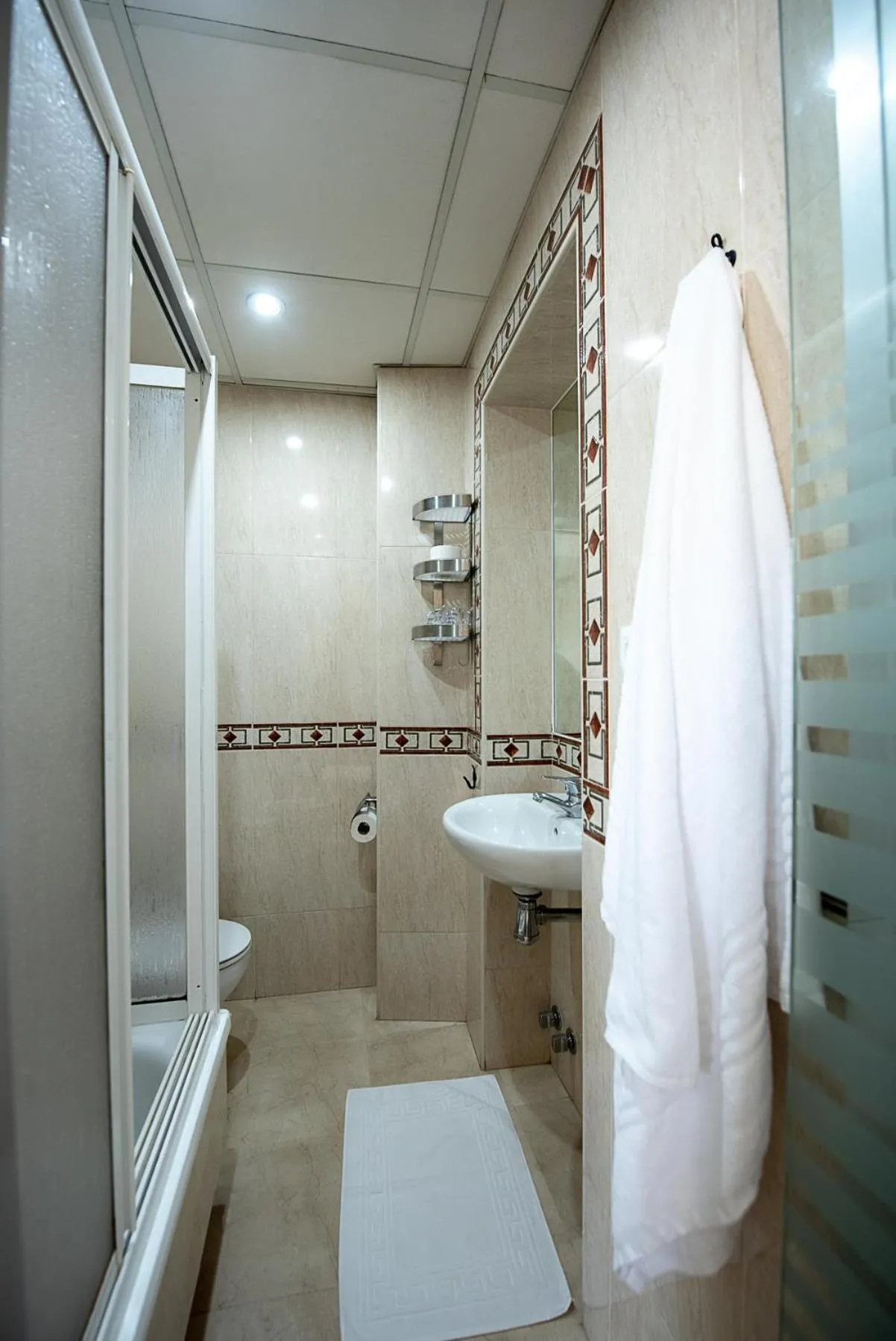 Bathroom in Hostal La Muralla