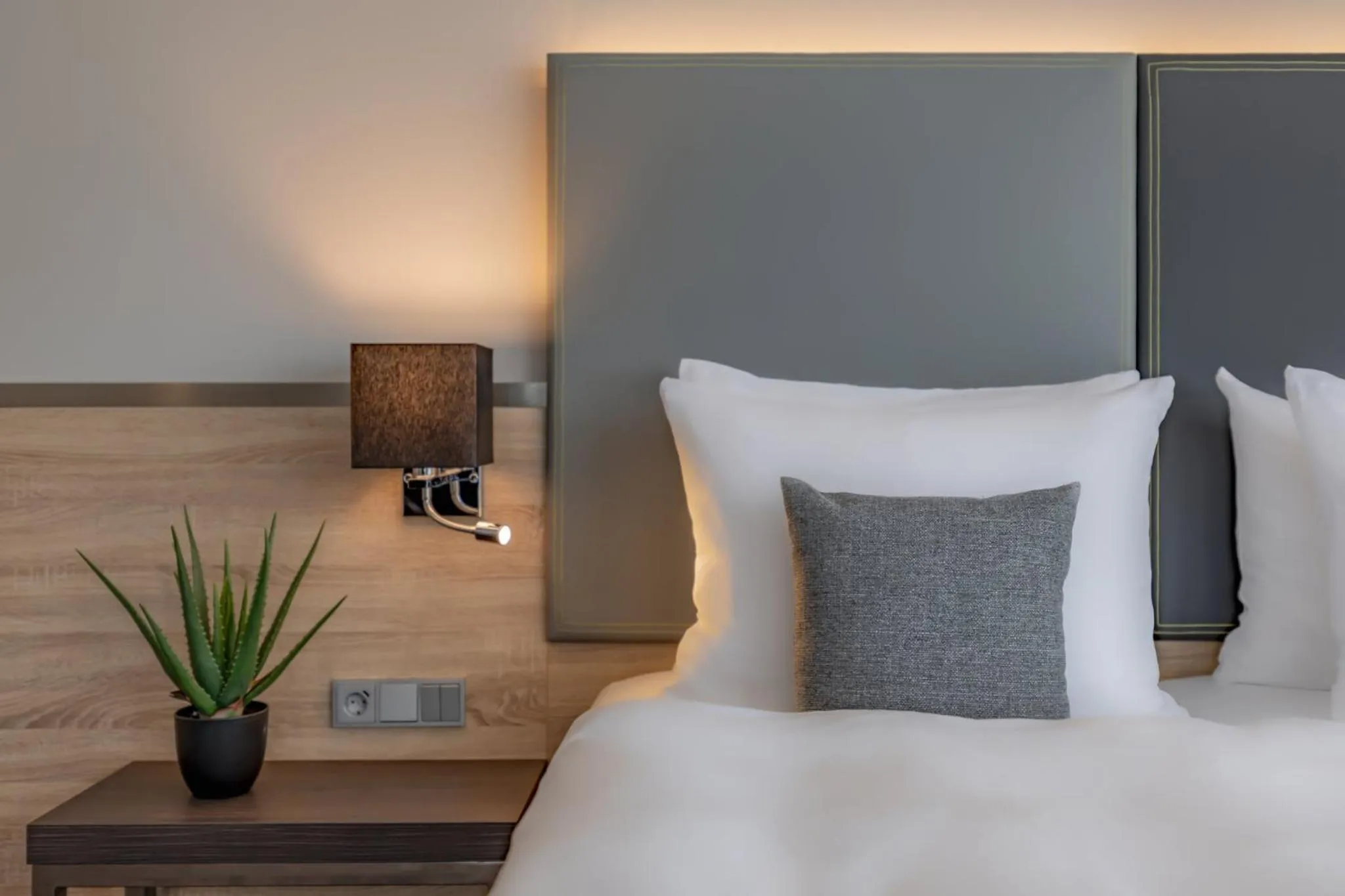 Bathroom, Bed in Garner Hotel Berlin - Spandau by IHG