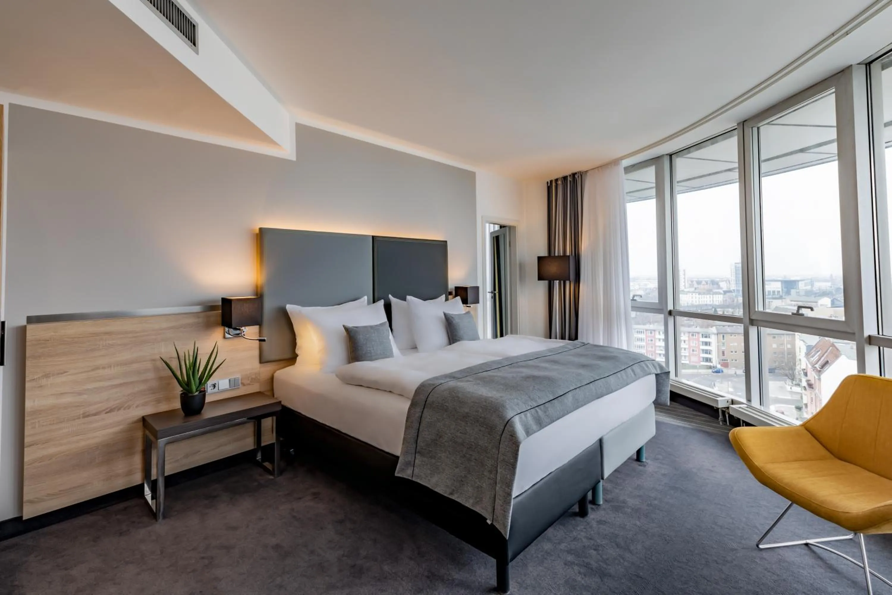 Bed in Garner Hotel Berlin - Spandau by IHG