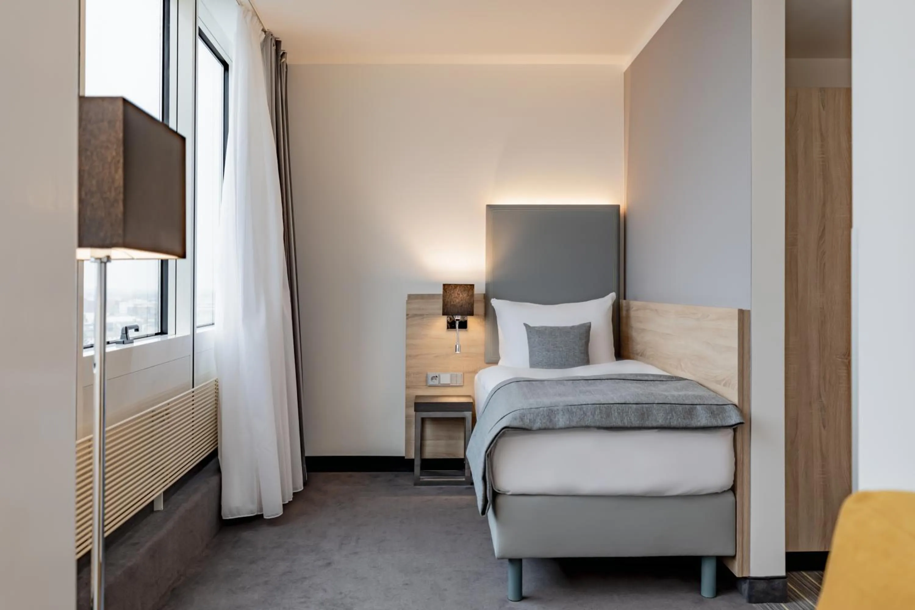 Photo of the whole room, Bed in Garner Hotel Berlin - Spandau by IHG