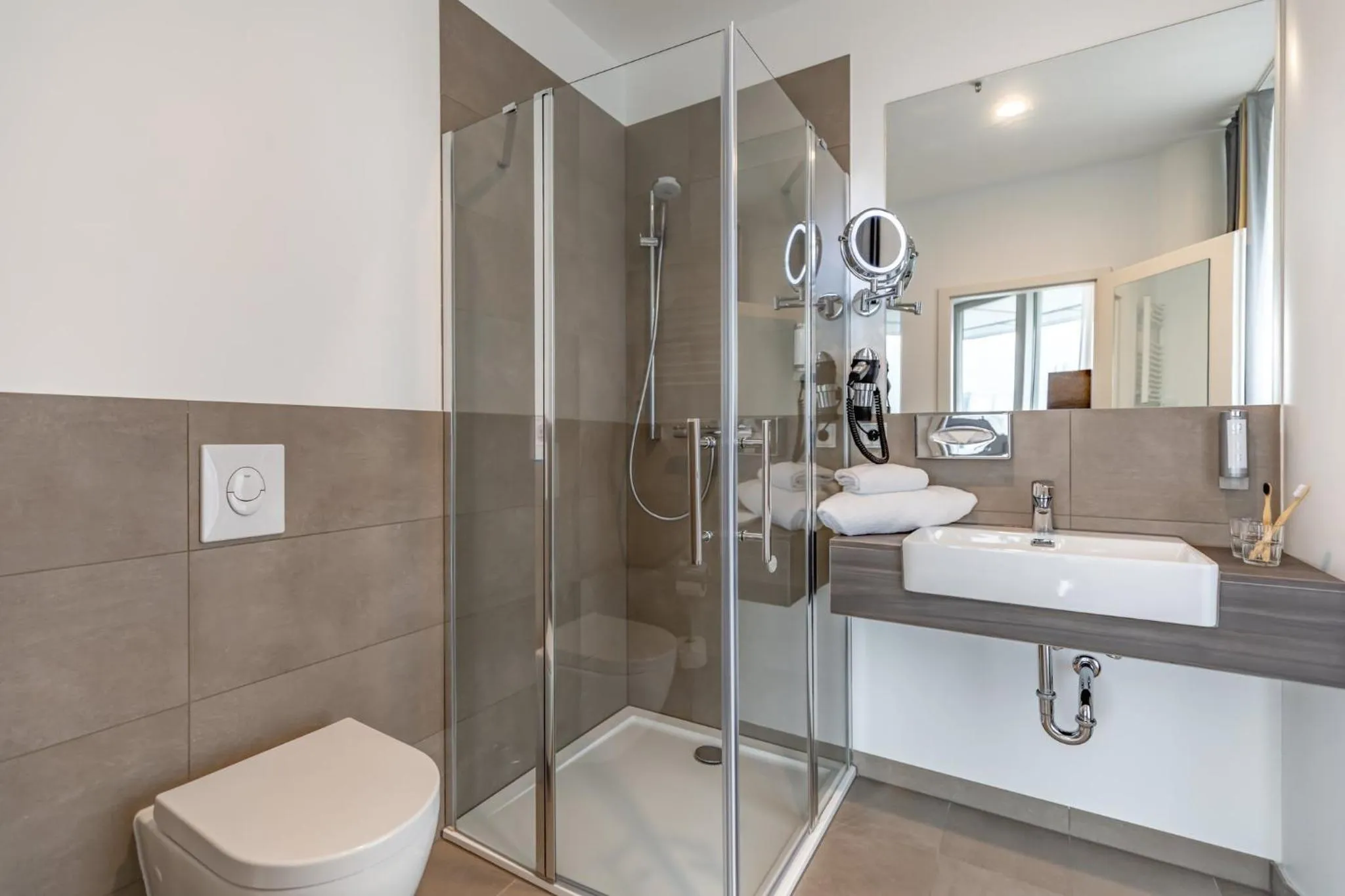 Bathroom in Garner Hotel Berlin - Spandau by IHG