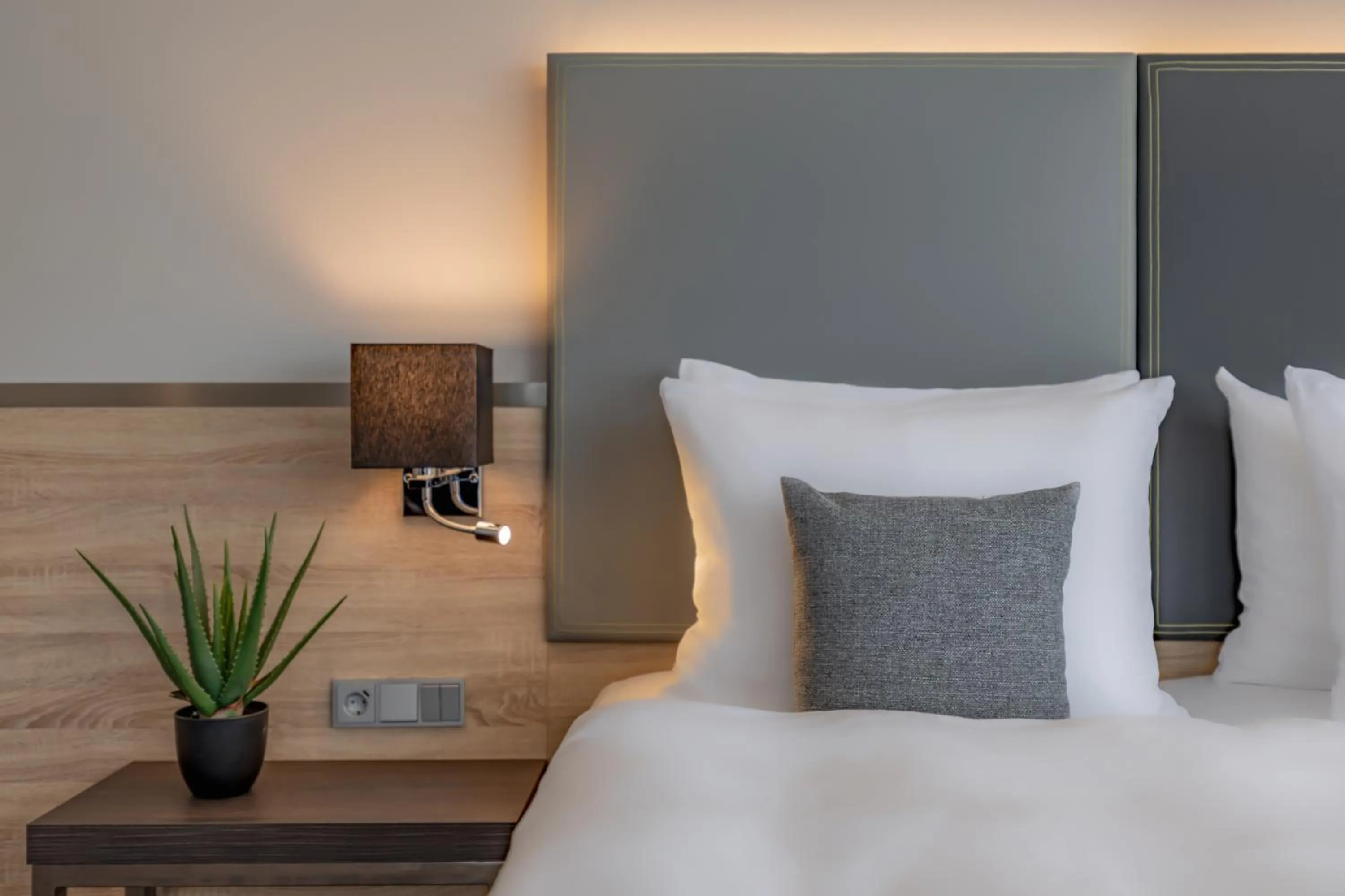 Photo of the whole room, Bed in Garner Hotel Berlin - Spandau by IHG