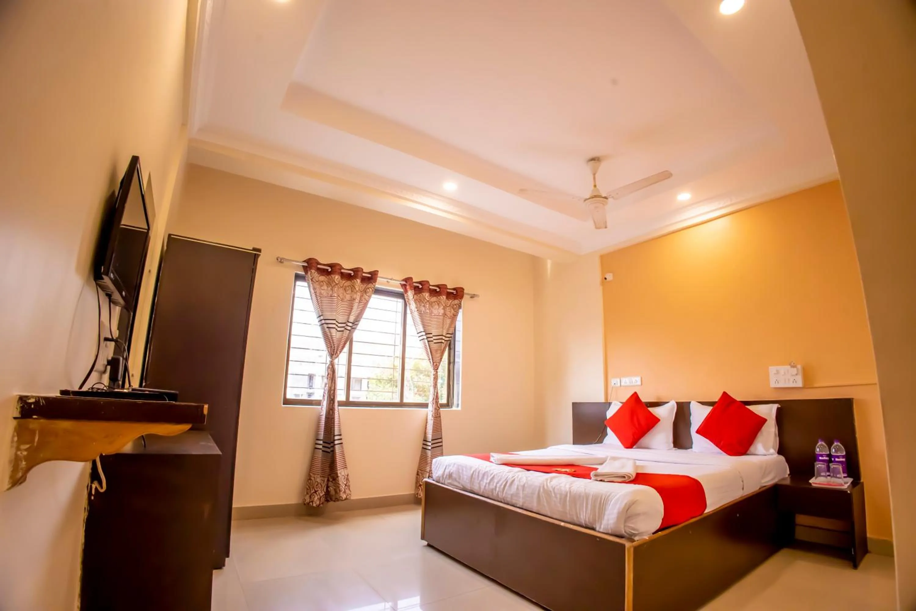 Photo of the whole room, Bed in Hotel Om Palace