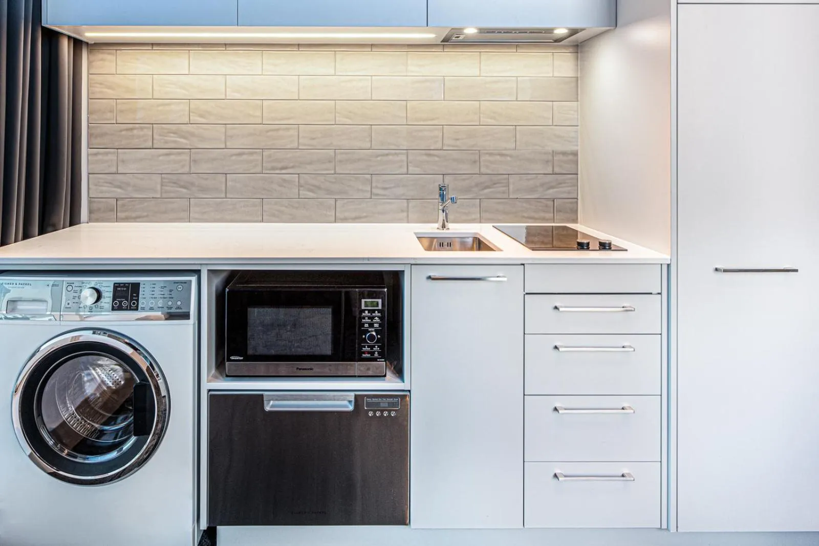 TV and multimedia in Four Points by Sheraton Auckland