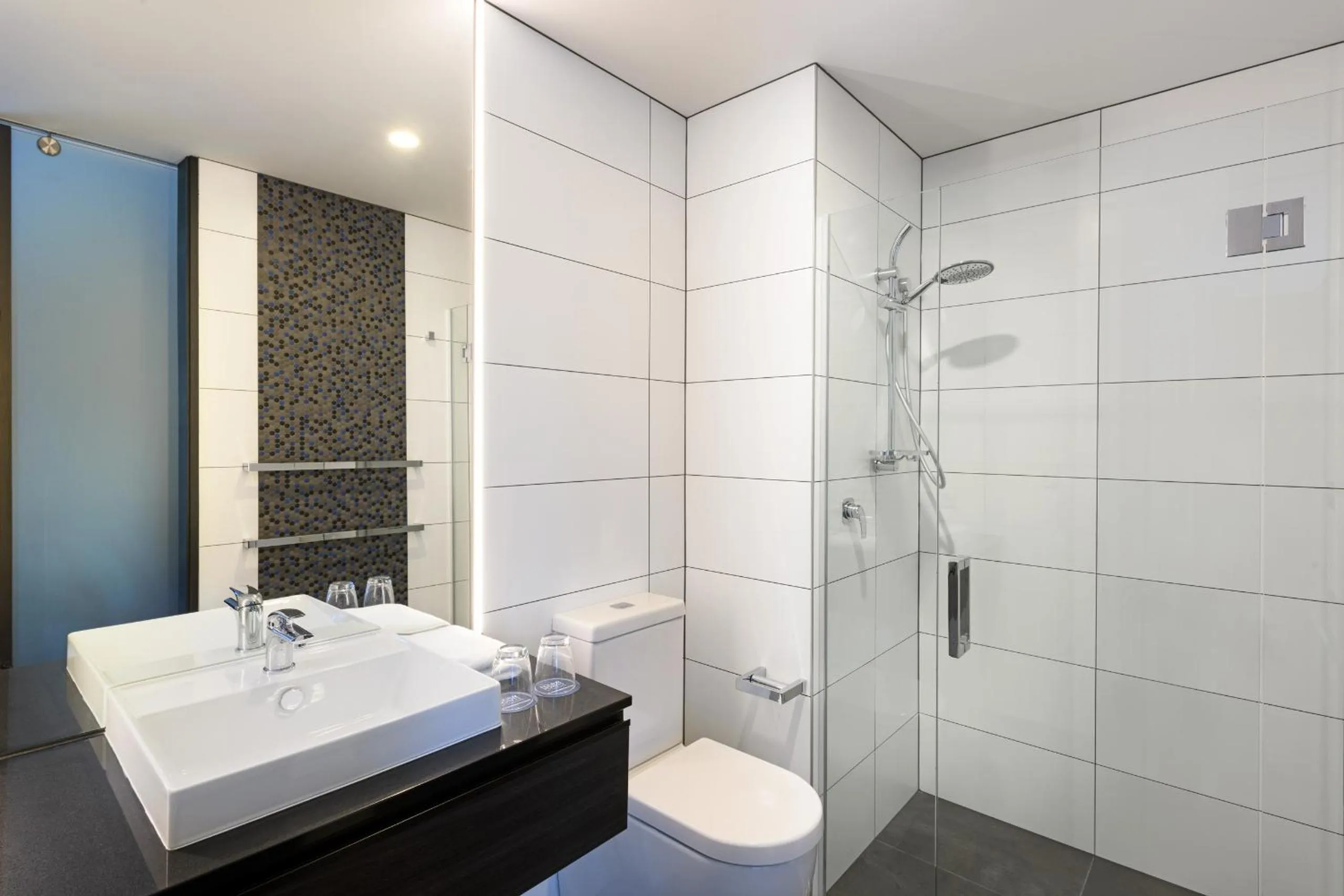 Toilet in Four Points by Sheraton Auckland