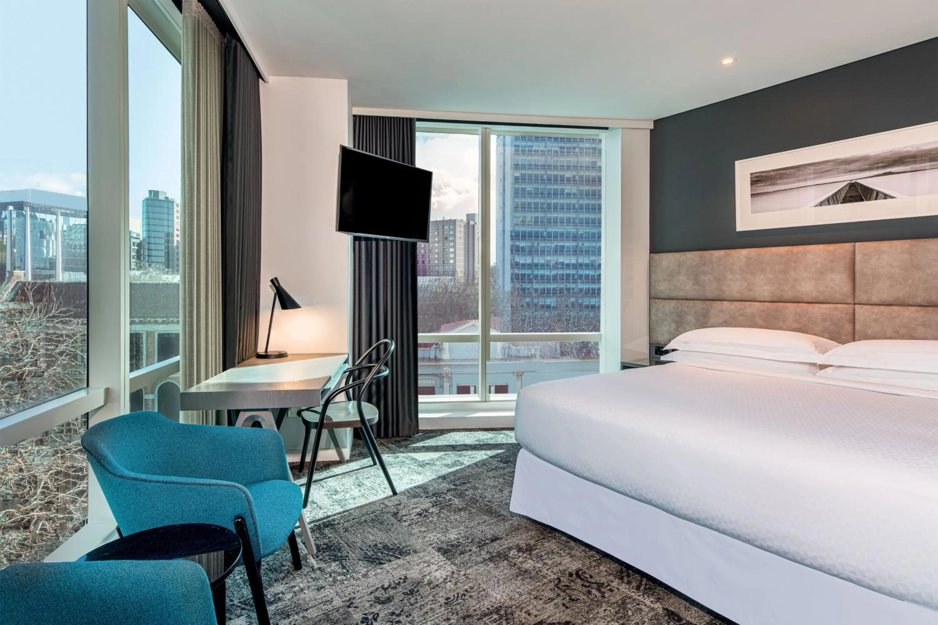 Photo of the whole room, Bed in Four Points by Sheraton Auckland