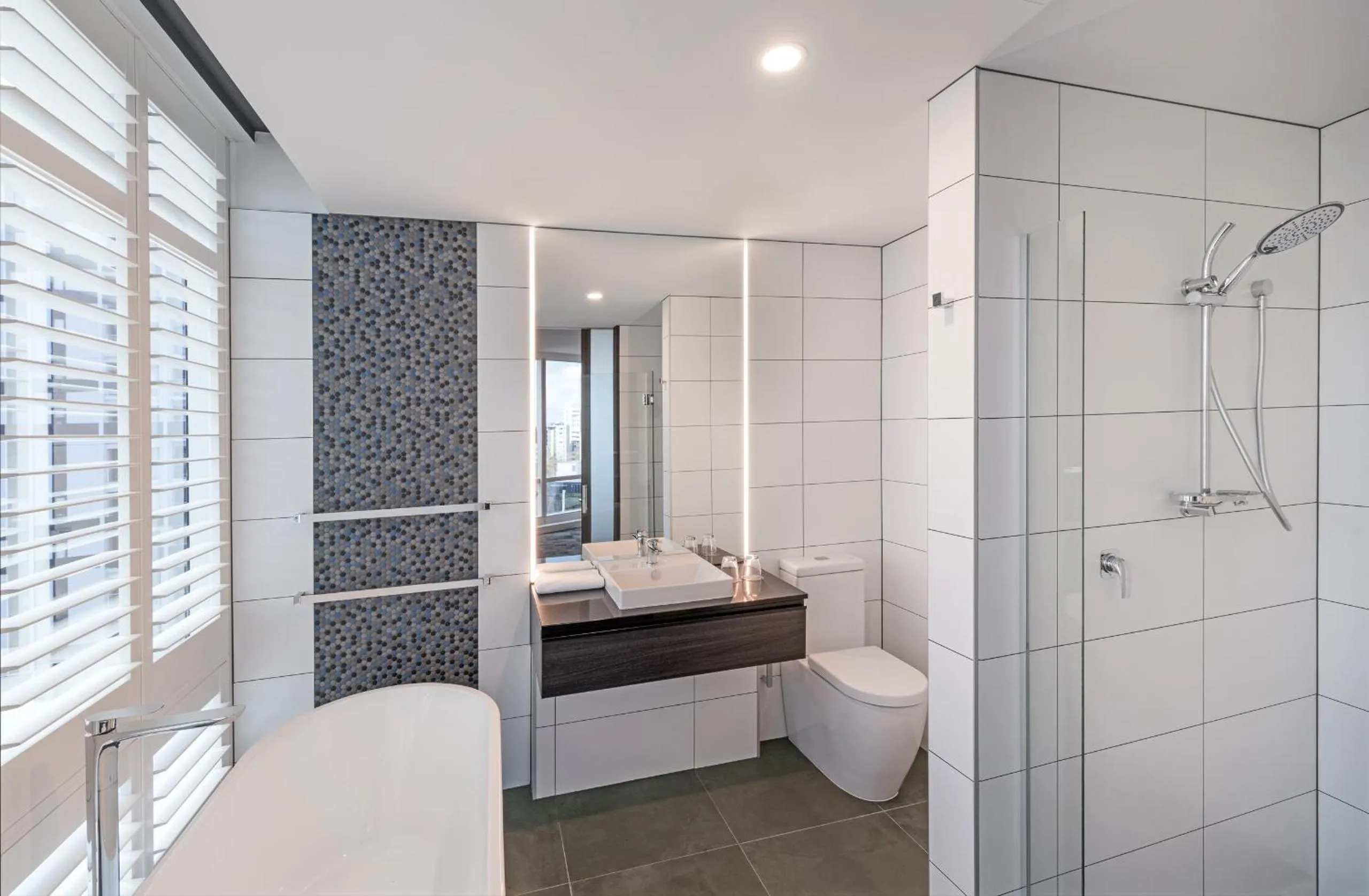 Toilet in Four Points by Sheraton Auckland