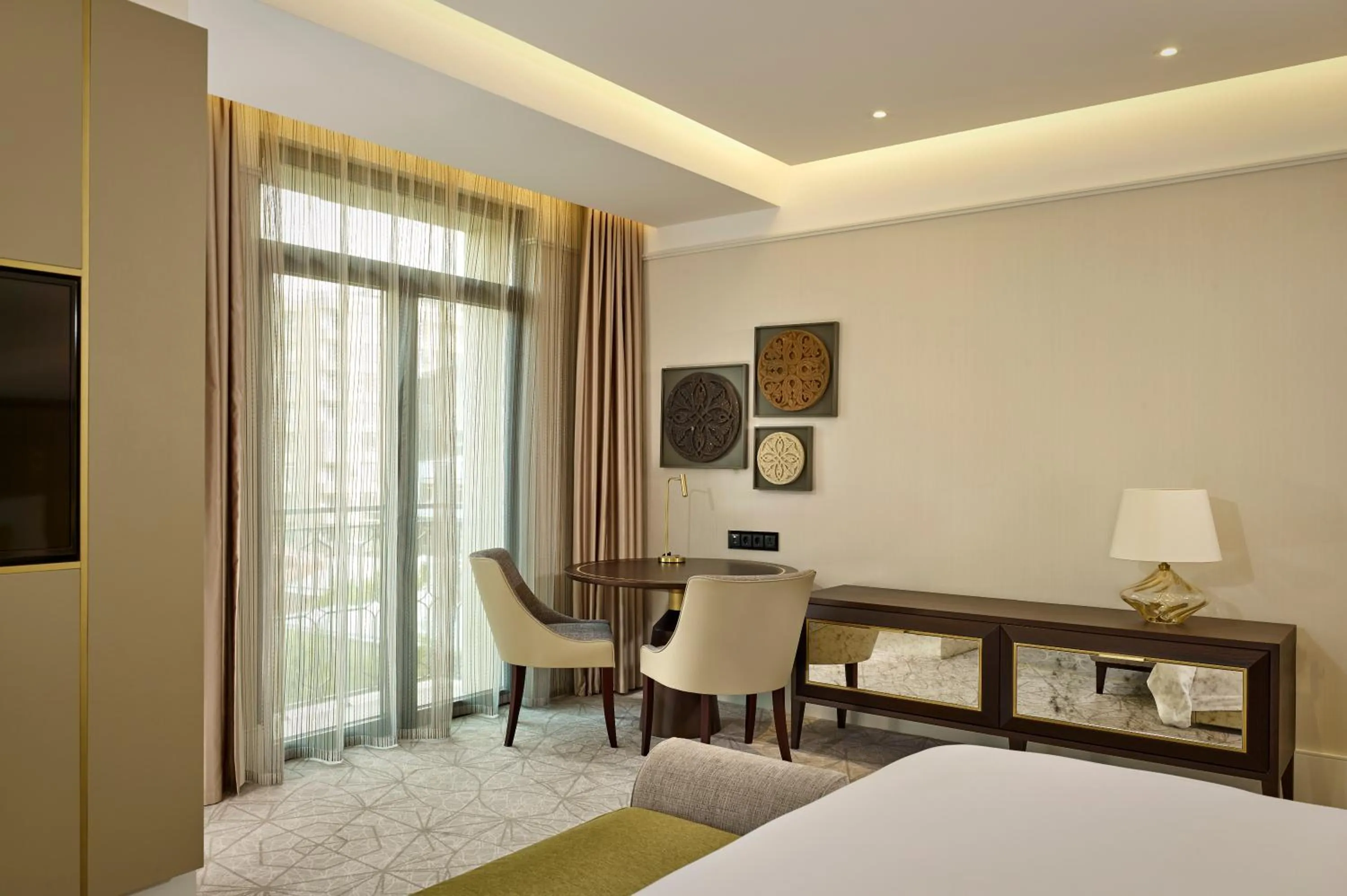 Seating area, Bed in The Alexander, a Luxury Collection Hotel, Yerevan