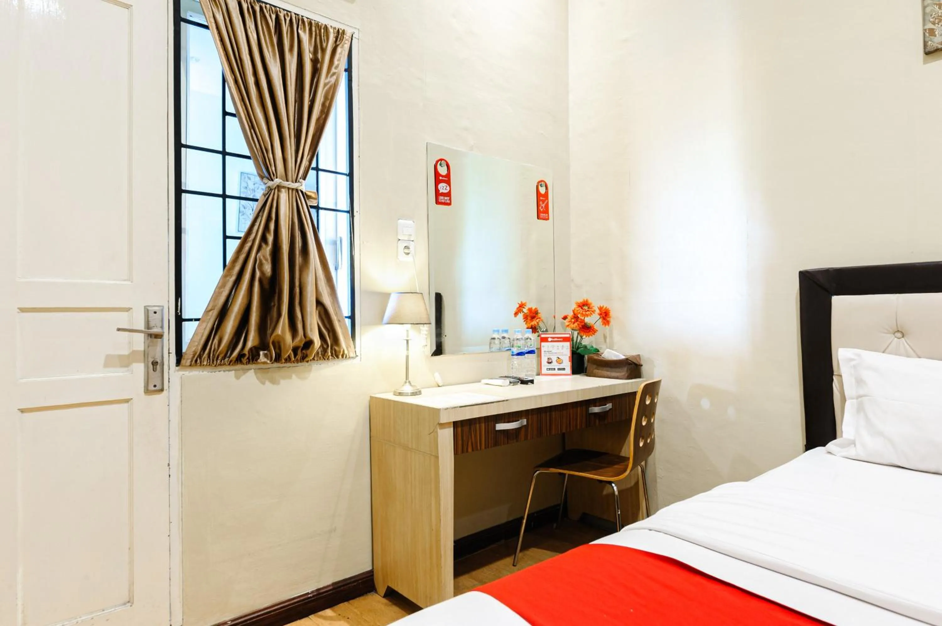 Bedroom, Bed in RedDoorz Plus near Universitas Sumatera Utara