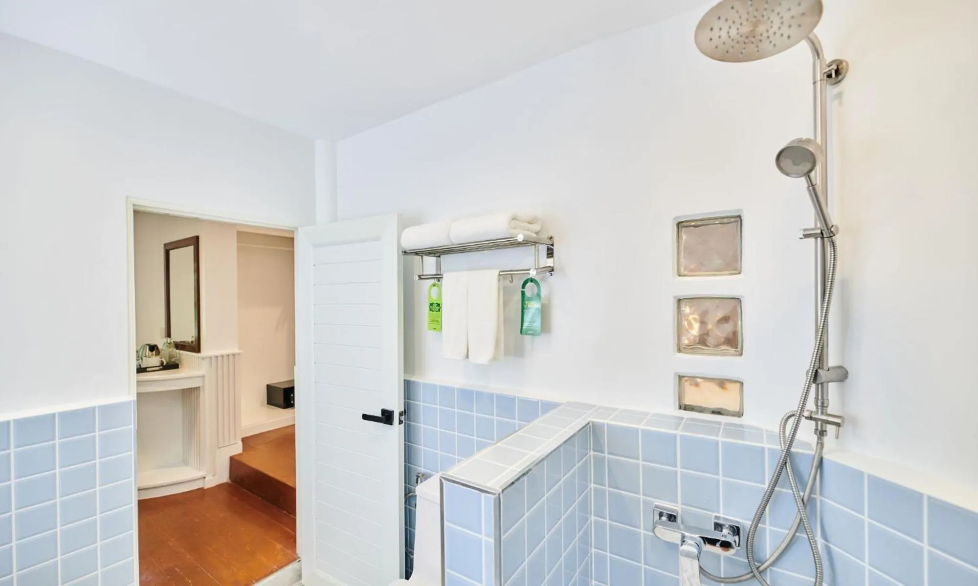 Shower in Lub d Koh Tao Tanote Bay