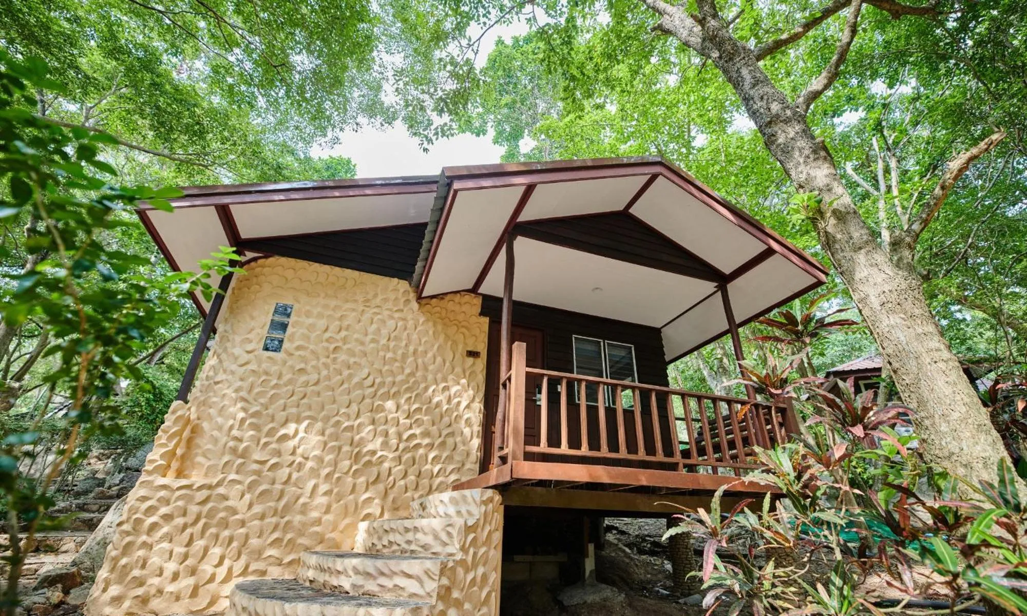 Facade/entrance in Lub d Koh Tao Tanote Bay