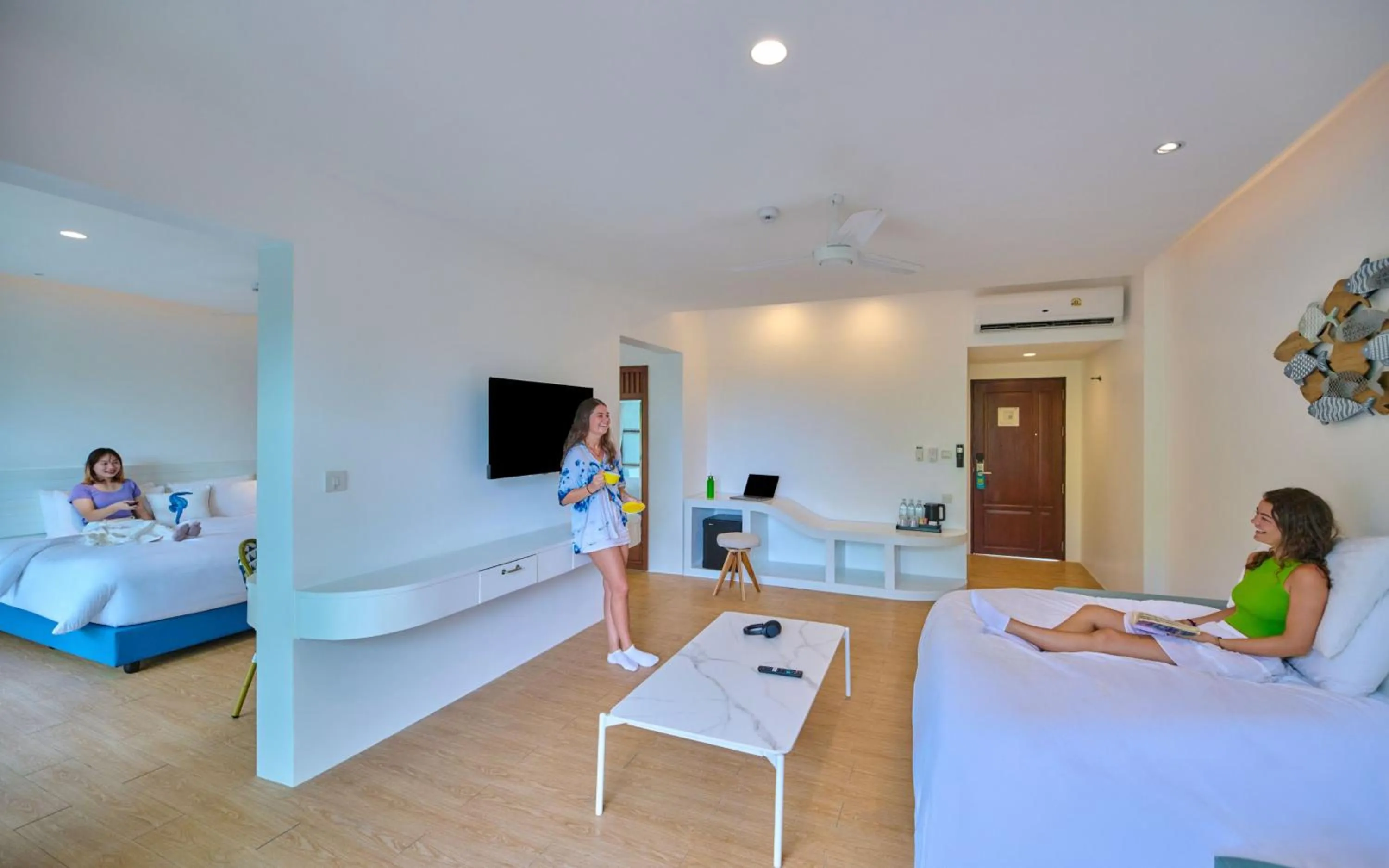 Photo of the whole room, Bed in Lub d Koh Tao Tanote Bay