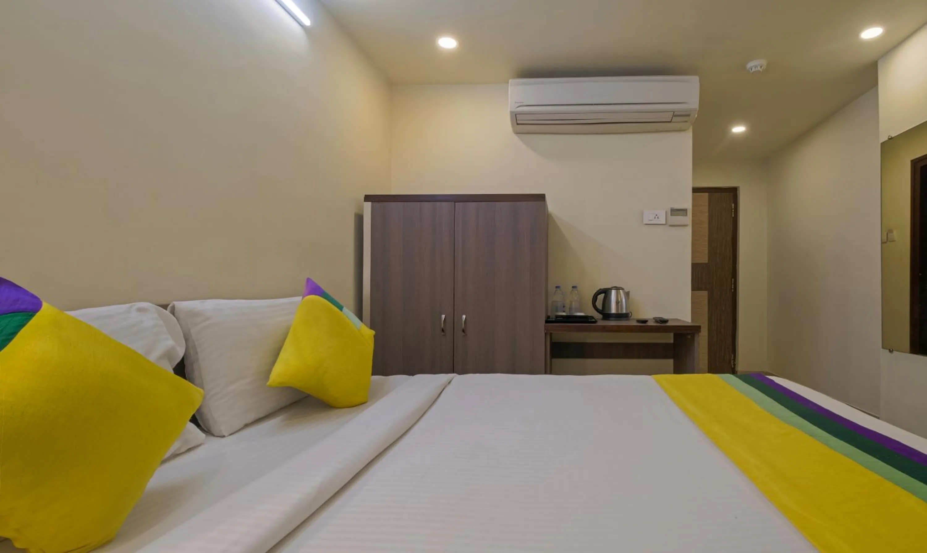 Bed in Itsy Hotels N Square