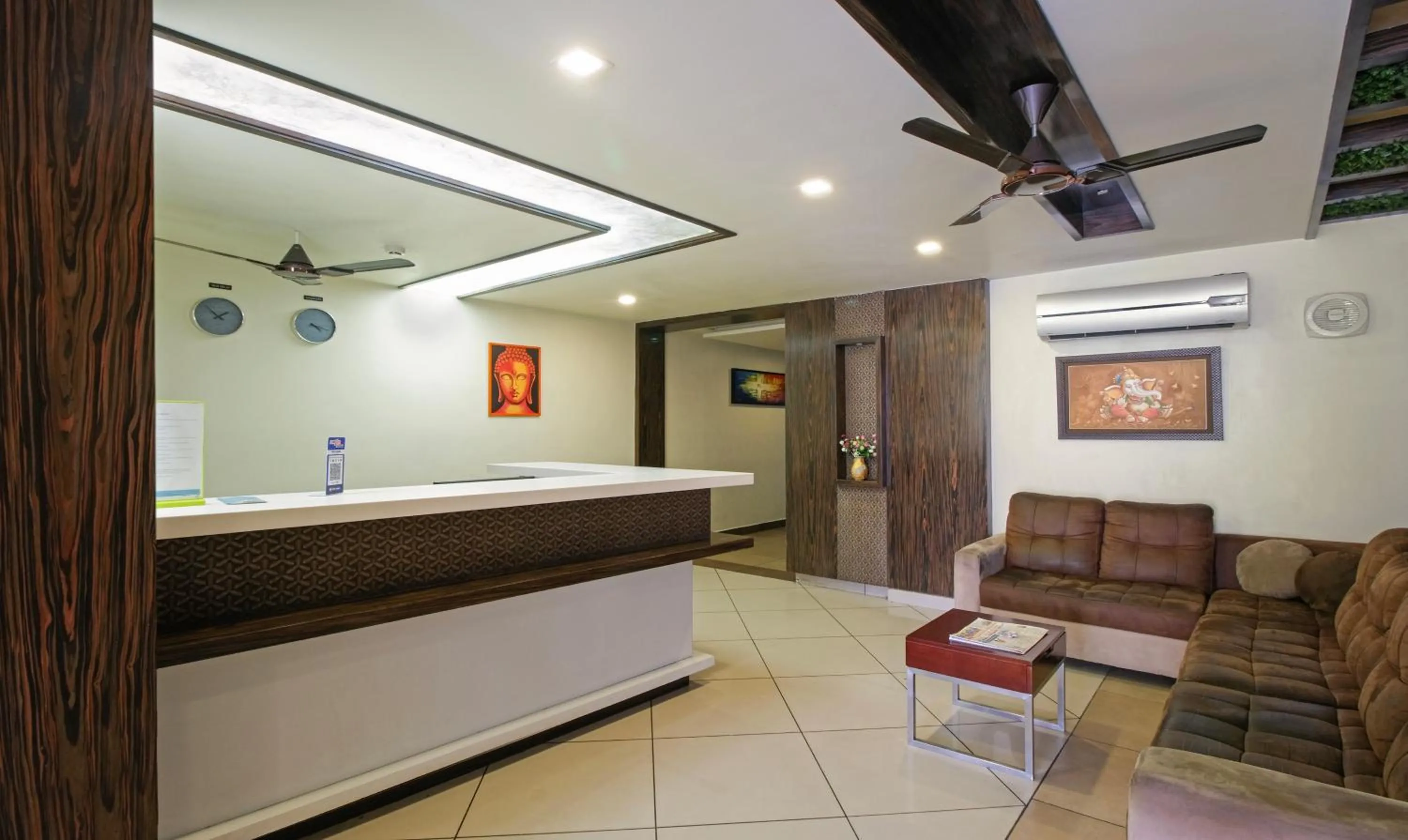 Lobby or reception in Itsy Hotels N Square