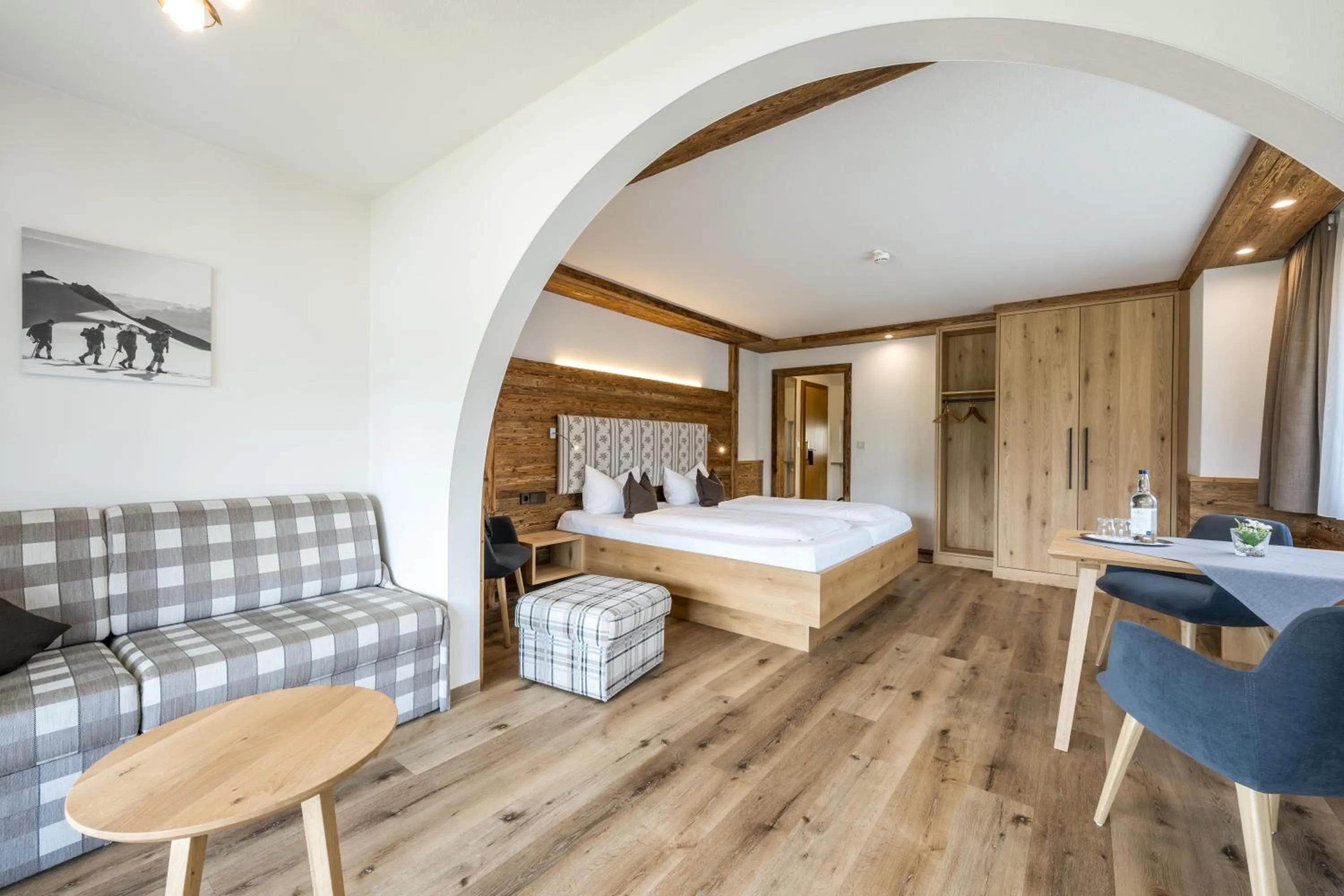 Photo of the whole room, Bed in Hotel Garni Schellenberg