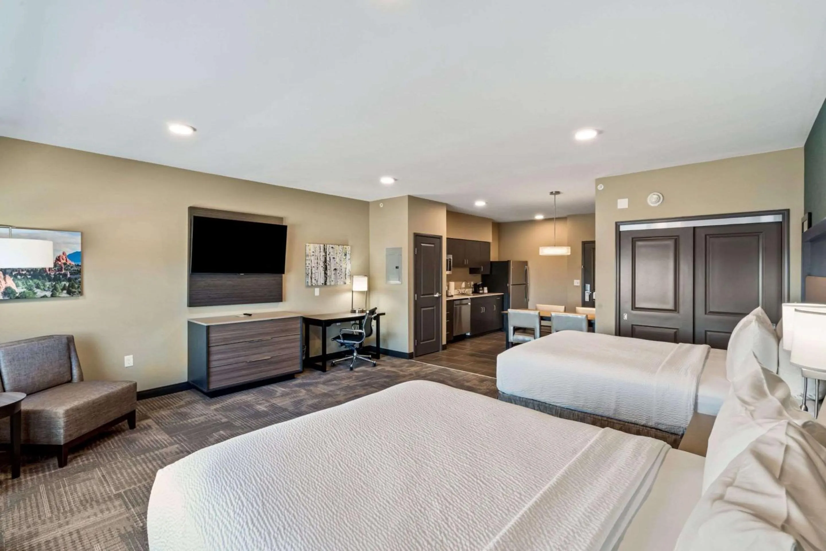 Photo of the whole room, Bed in Best Western Plus Fillmore Inn & Suites