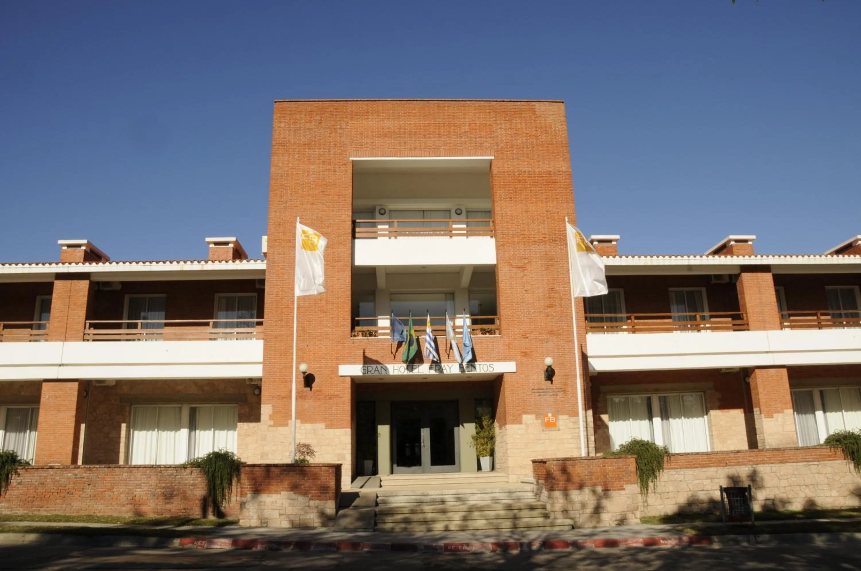 Facade/entrance in Gran Hotel Fray Bentos