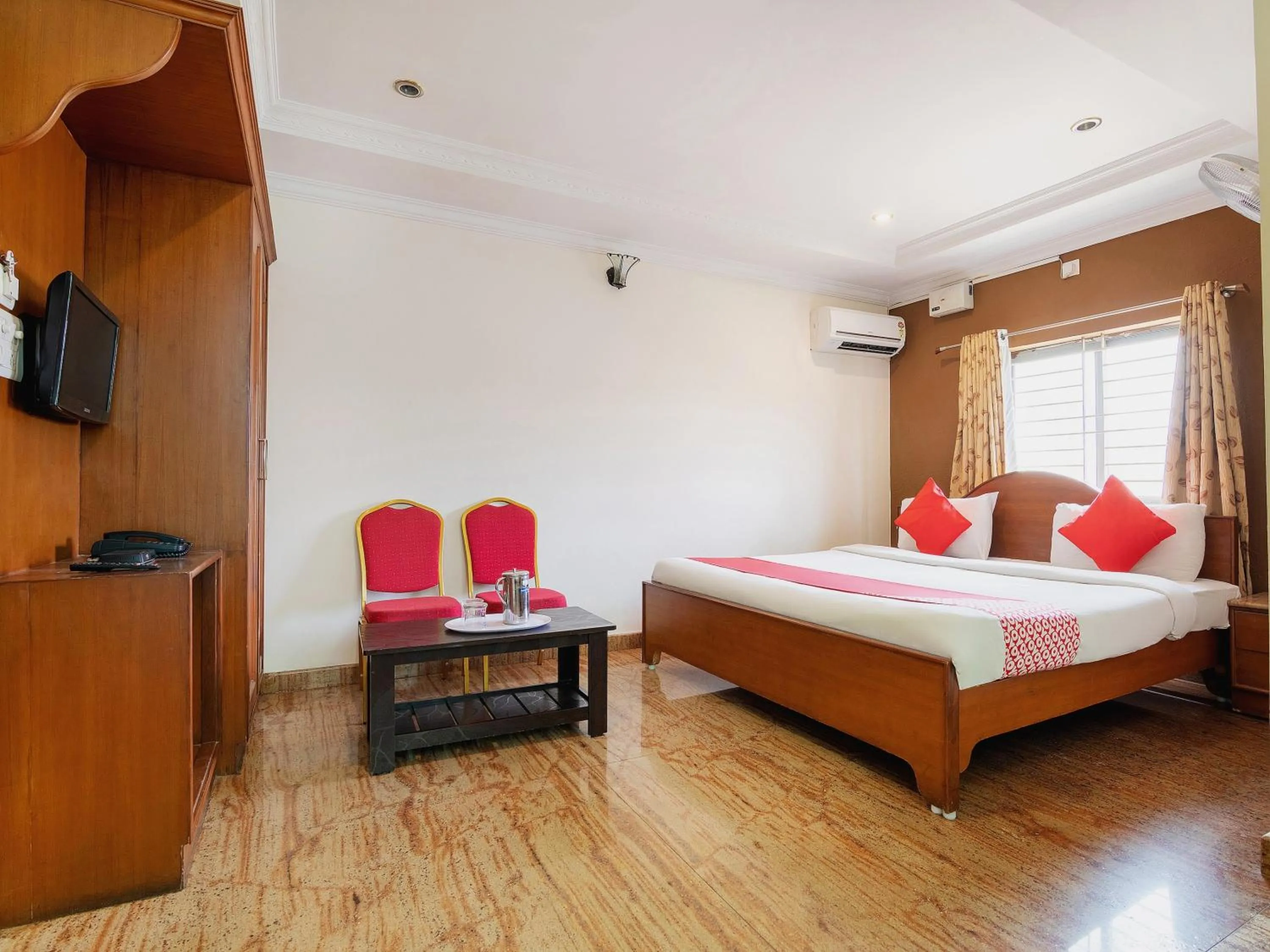 Lobby or reception, Bed in Hotel O Sree Balaji Residency