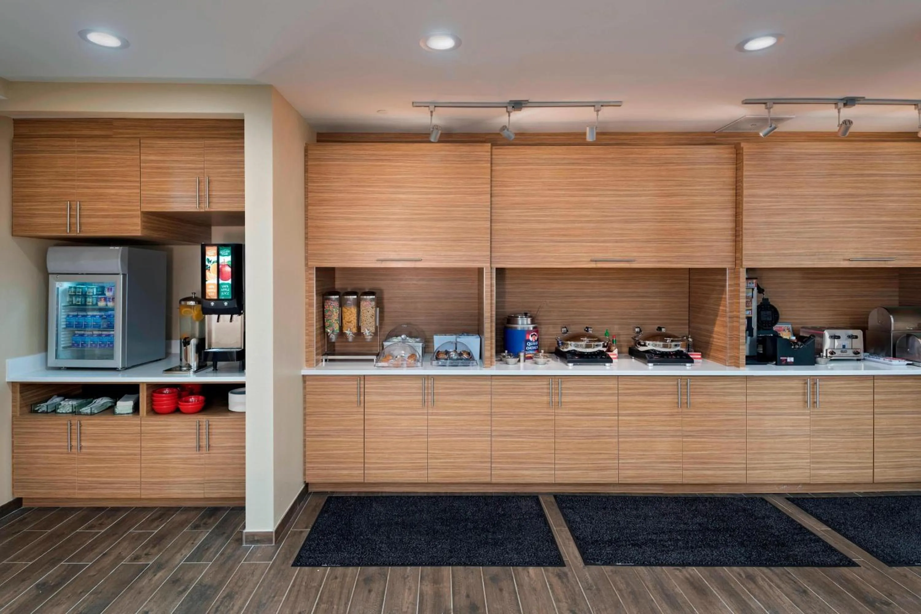 Breakfast in TownePlace Suites by Marriott Baton Rouge Port Allen