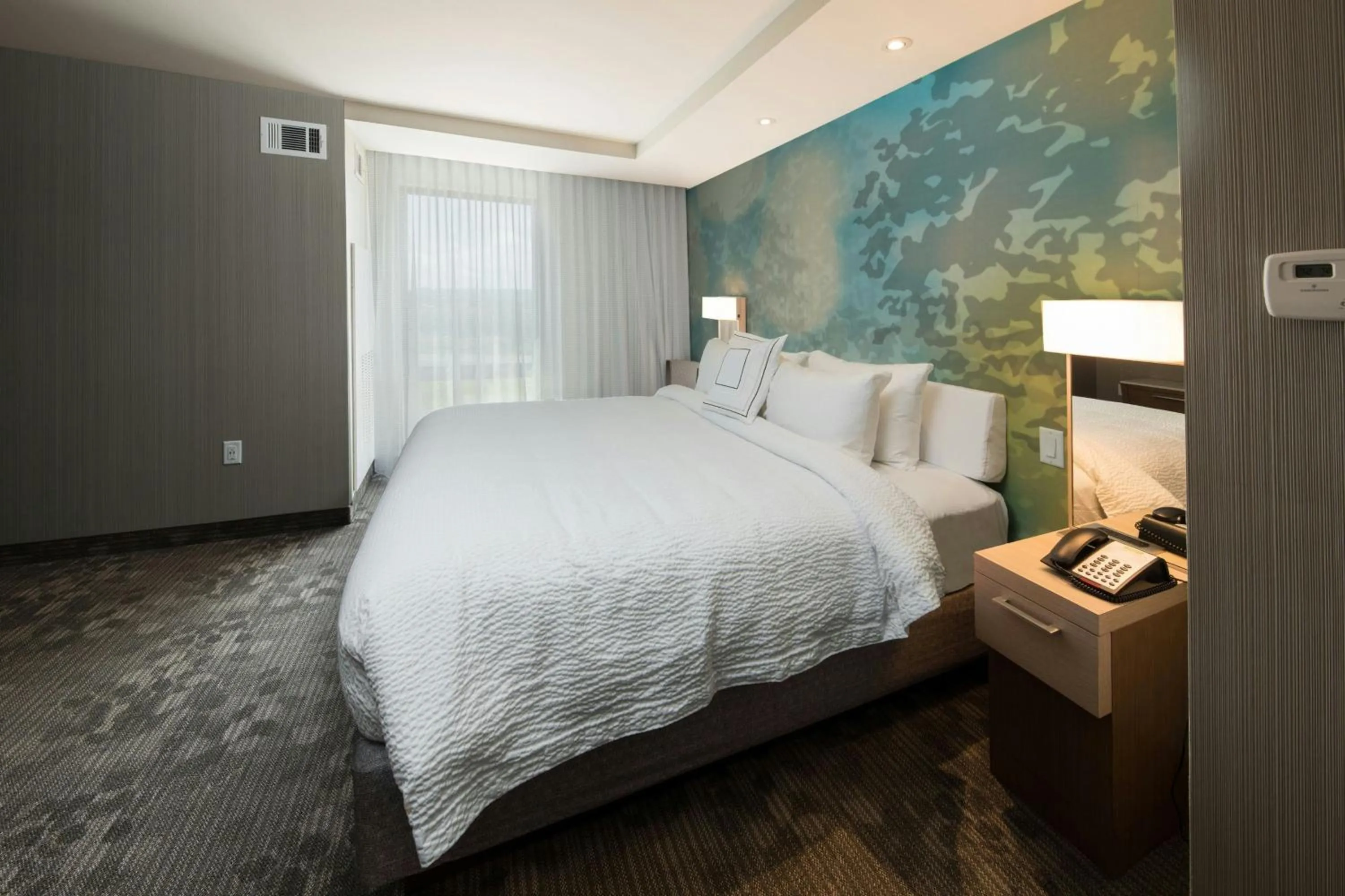 Photo of the whole room, Bed in Courtyard by Marriott Russellville