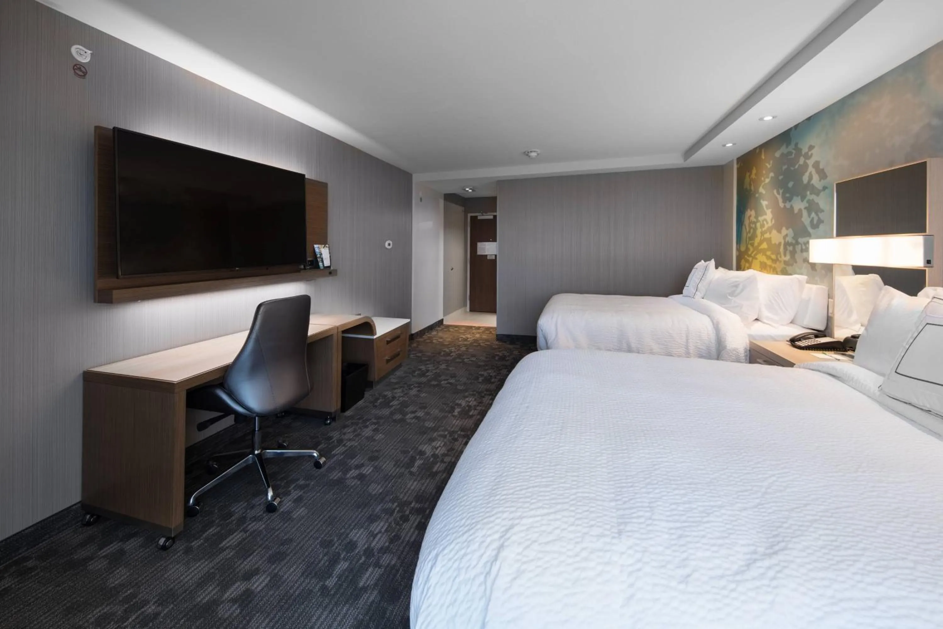 Photo of the whole room, Bed in Courtyard by Marriott Russellville